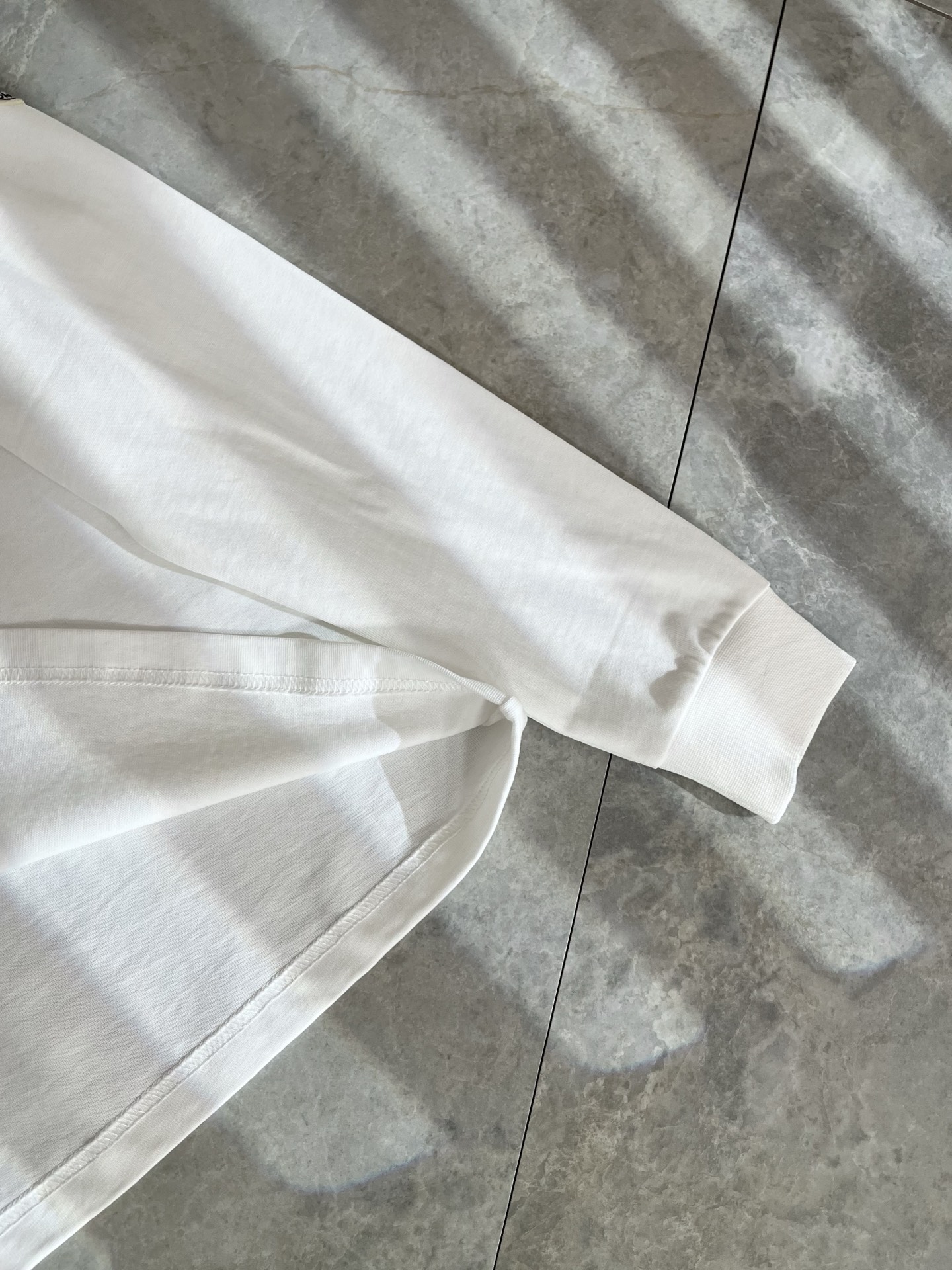 Moncler蒙家 2025秋冬最新男女同款👫贸易订单长袖打底衫，全品相！！网红款！采用logo图案压胶