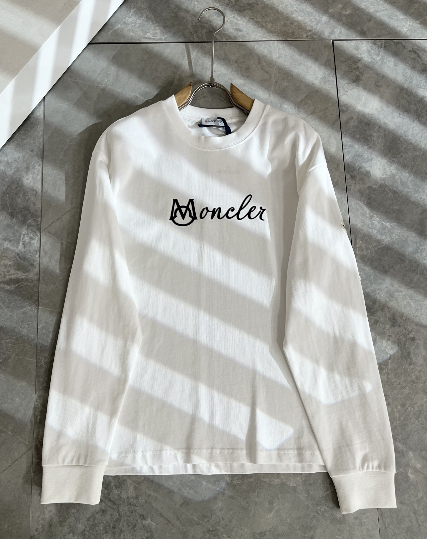 Moncler蒙家 2025秋冬最新男女同款👫贸易订单长袖打底衫，全品相！！网红款！采用logo图案压胶