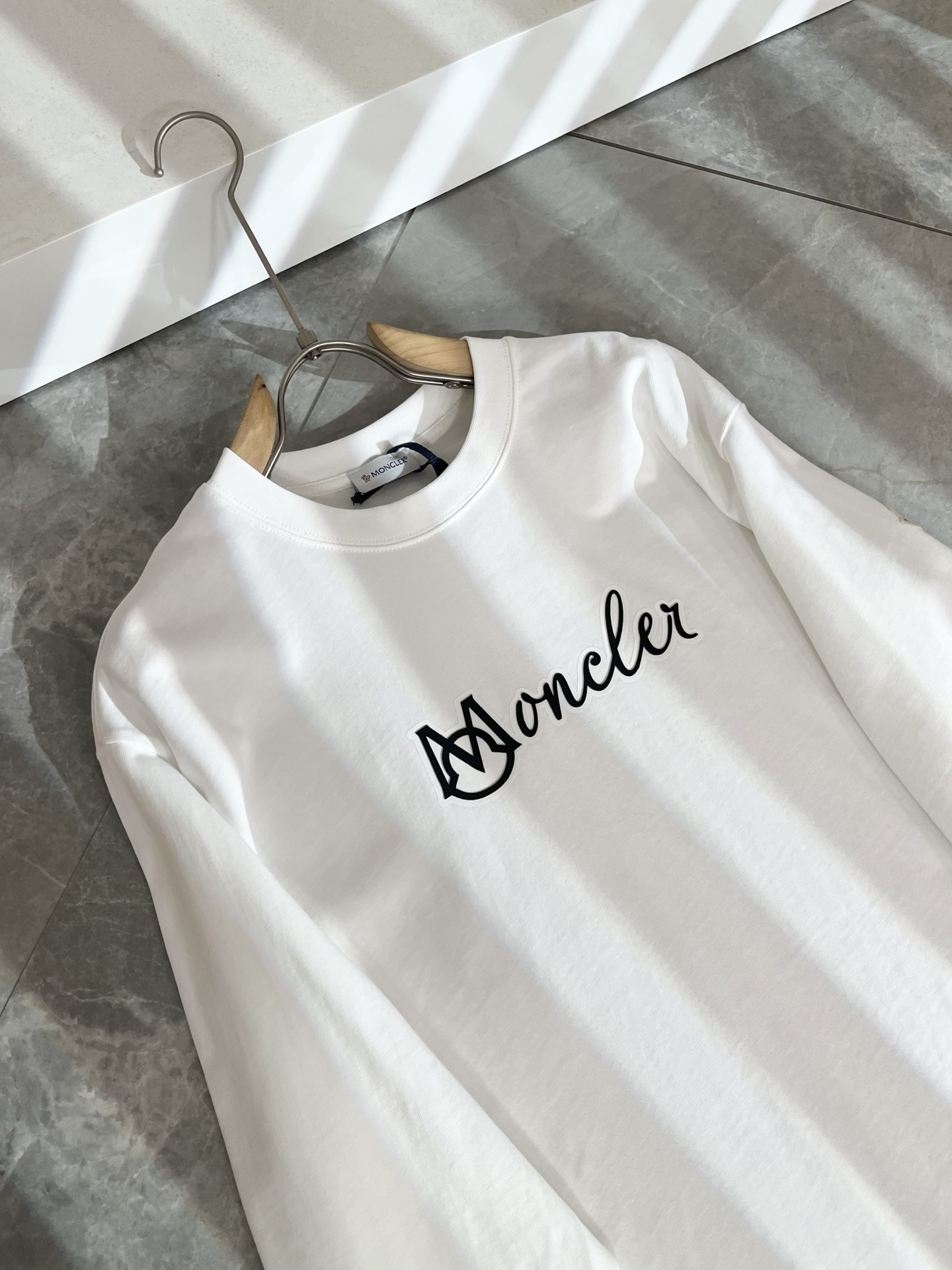 Moncler蒙家 2025秋冬最新男女同款👫贸易订单长袖打底衫，全品相！！网红款！采用logo图案压胶