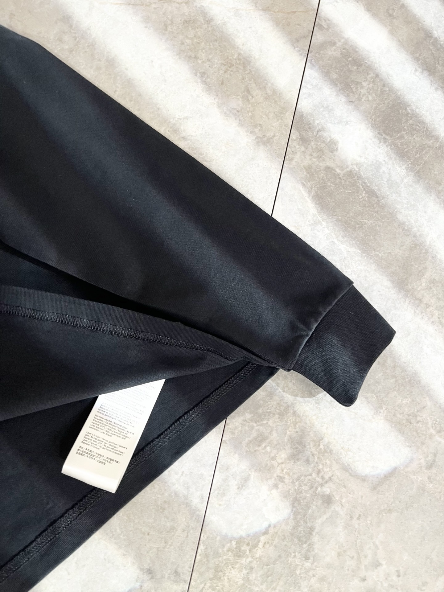 FEN*I 芬*迪2025秋冬新款FD家族FF男女同款👫打底衫，男女同款👫百搭极简短袖。意大利原厂订单，