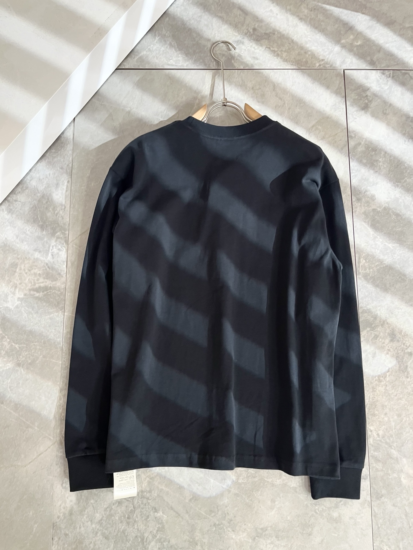 FEN*I 芬*迪2025秋冬新款FD家族FF男女同款👫打底衫，男女同款👫百搭极简短袖。意大利原厂订单，