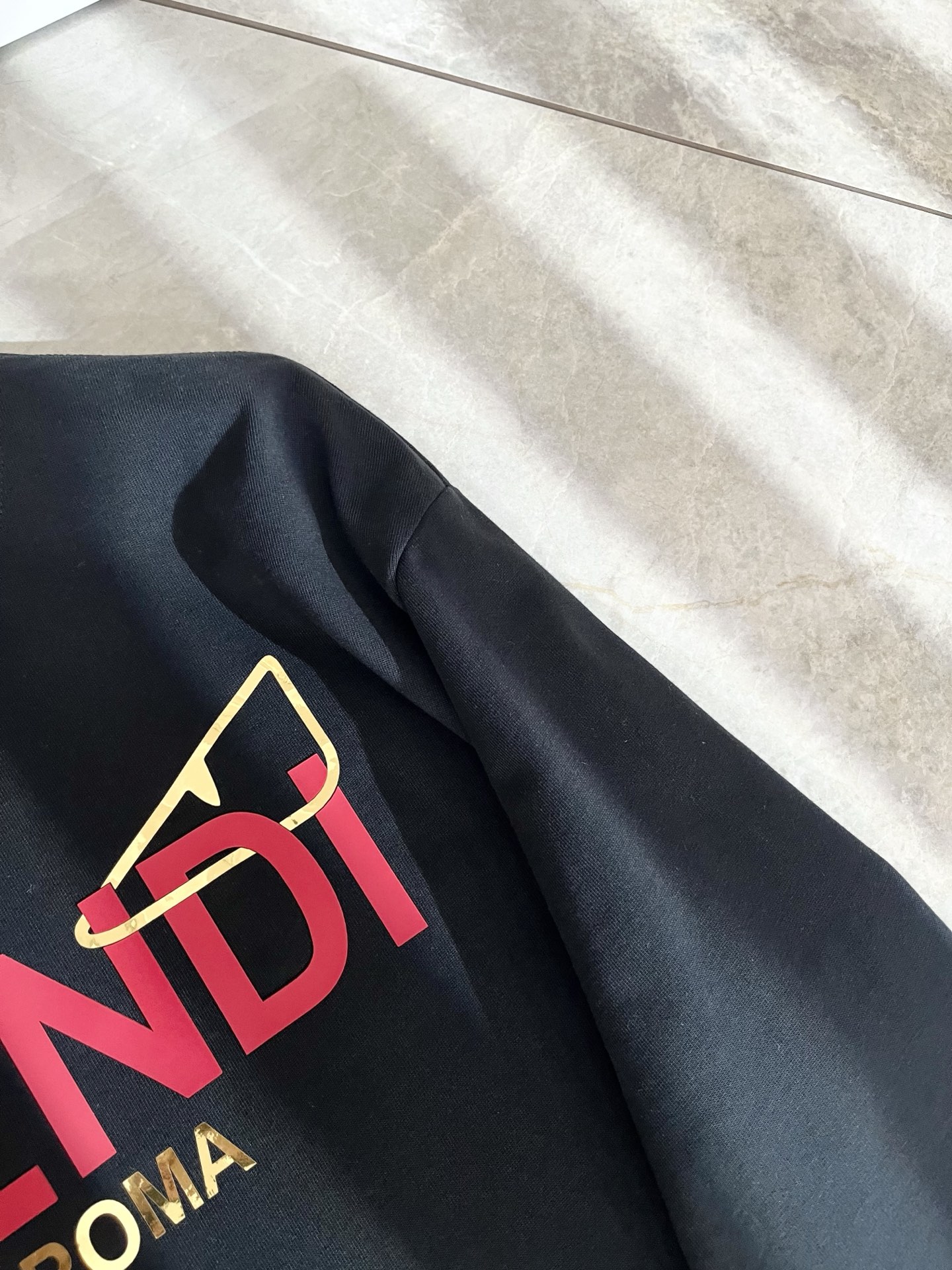 FEN*I 芬*迪2025秋冬新款FD家族FF男女同款👫打底衫，男女同款👫百搭极简短袖。意大利原厂订单，