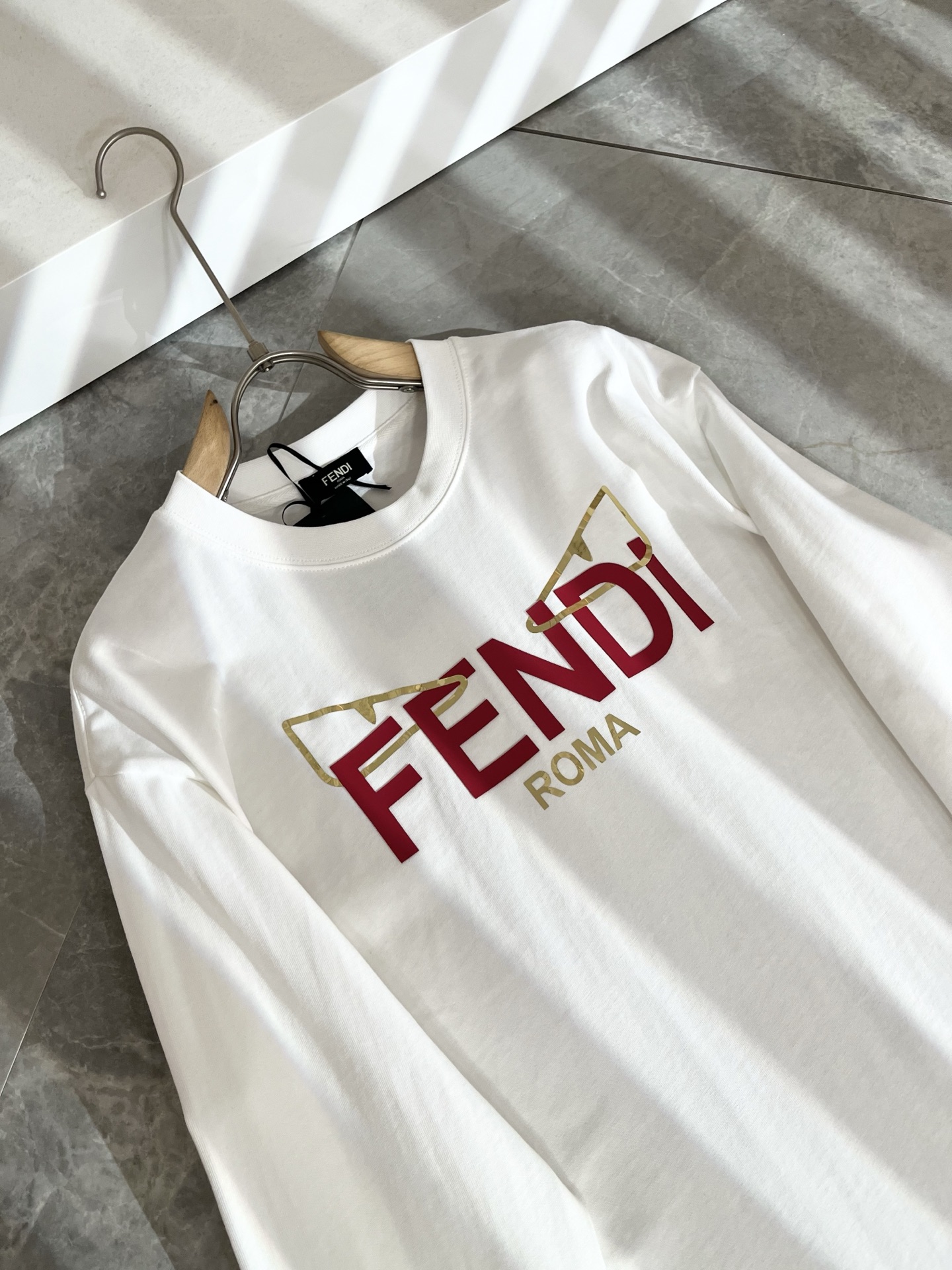 FEN*I 芬*迪2025秋冬新款FD家族FF男女同款👫打底衫，男女同款👫百搭极简短袖。意大利原厂订单，