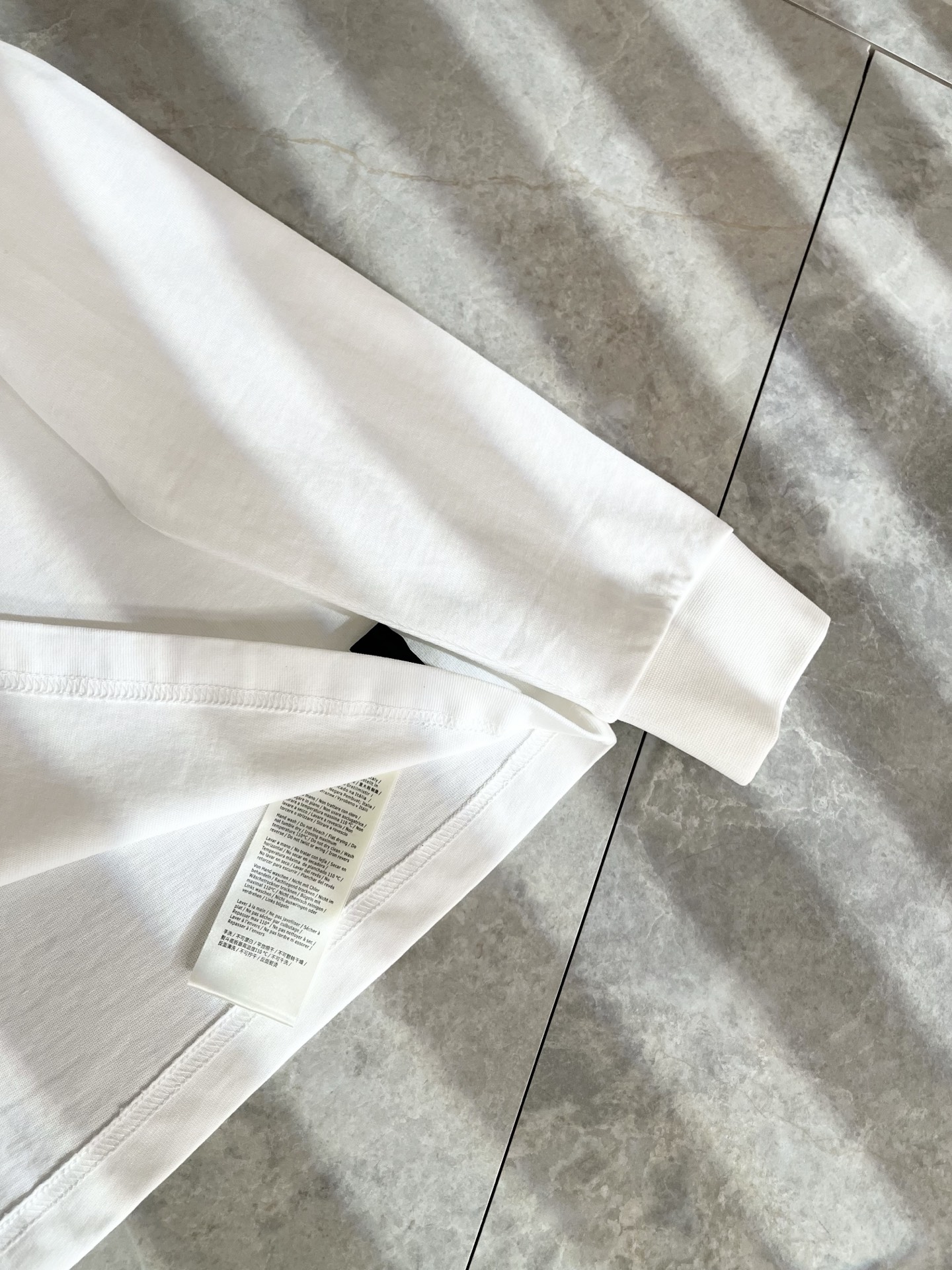 FEN*I 芬*迪2025秋冬新款FD家族FF男女同款👫打底衫，男女同款👫百搭极简短袖。意大利原厂订单，