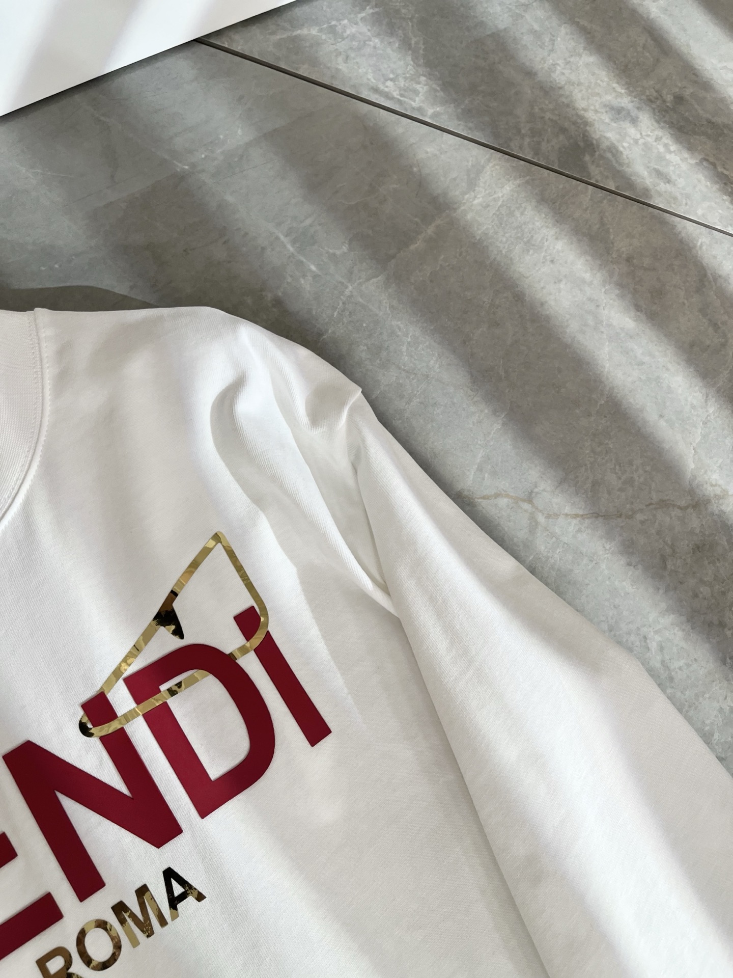 FEN*I 芬*迪2025秋冬新款FD家族FF男女同款👫打底衫，男女同款👫百搭极简短袖。意大利原厂订单，