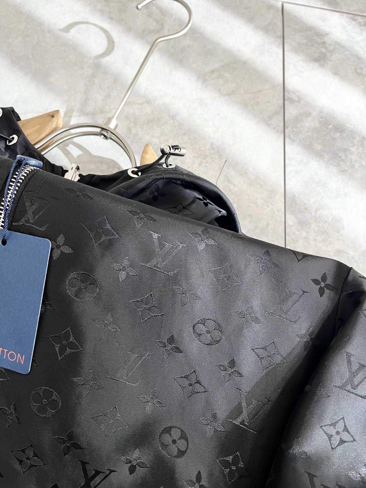 Louis Vuit*on 路易*登 2025秋冬新款轻奢Monogram立体暗纹工艺男女同款👫双面穿夹