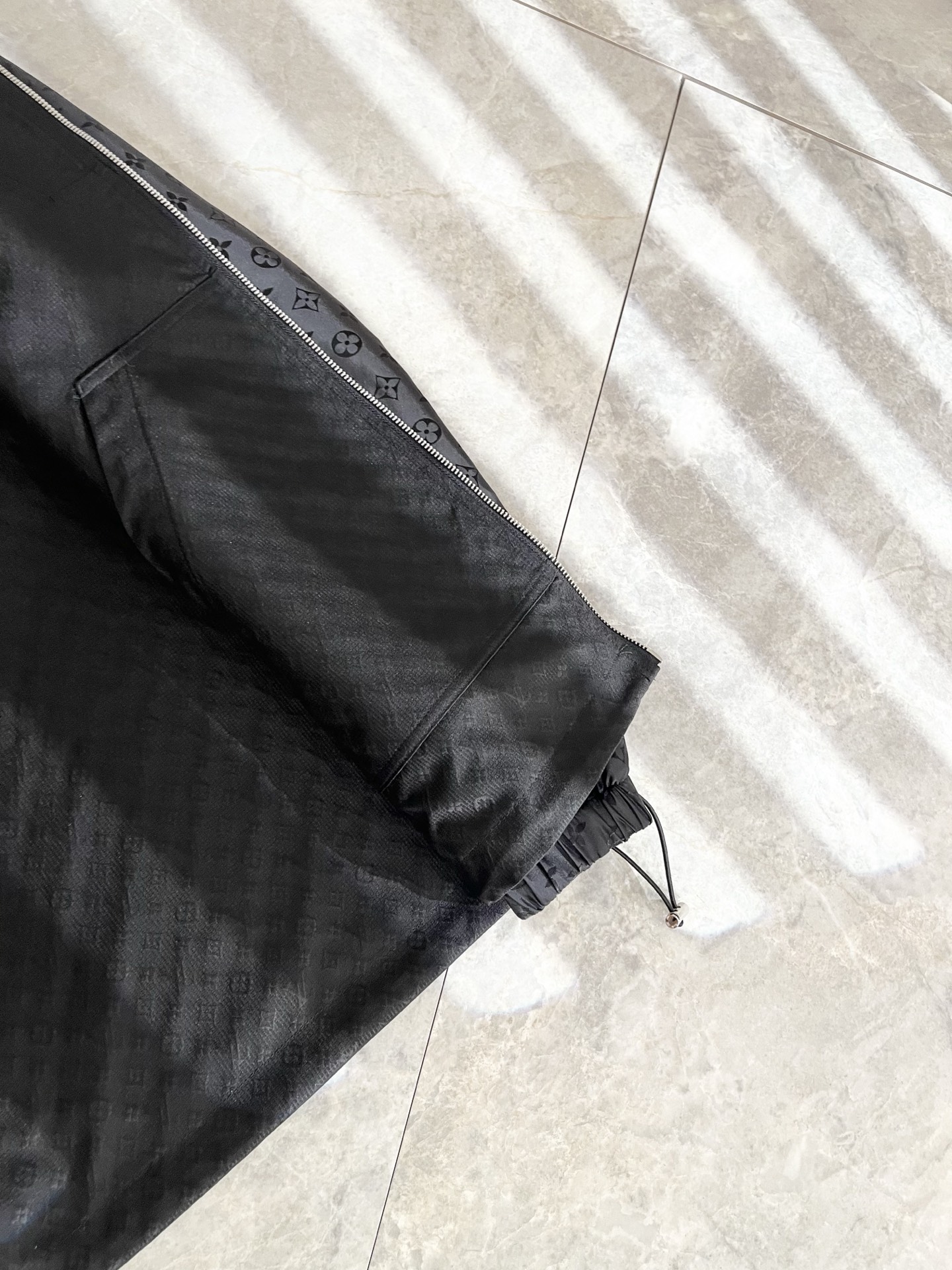 Louis Vuit*on 路易*登 2025秋冬新款轻奢Monogram立体暗纹工艺男女同款👫双面穿夹