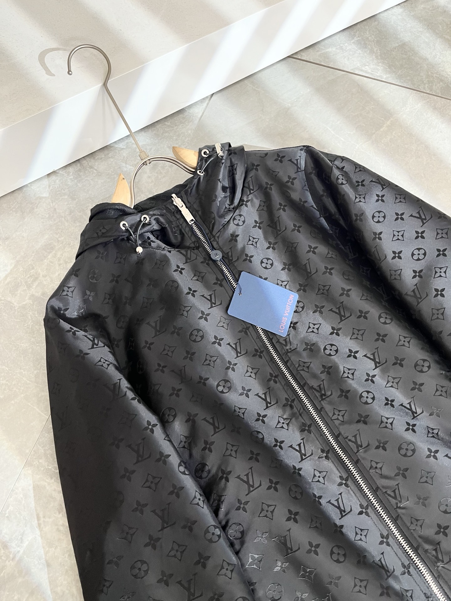 Louis Vuit*on 路易*登 2025秋冬新款轻奢Monogram立体暗纹工艺男女同款👫双面穿夹