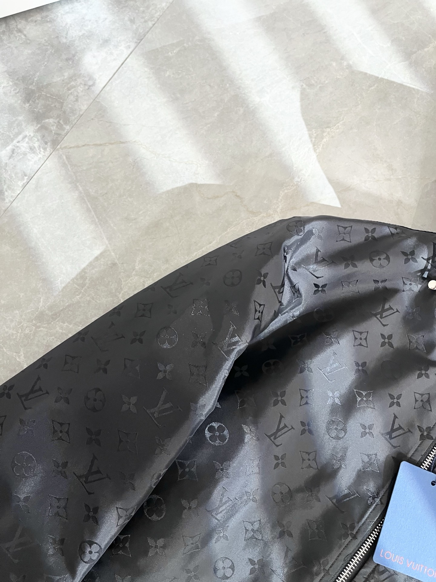 Louis Vuit*on 路易*登 2025秋冬新款轻奢Monogram立体暗纹工艺男女同款👫双面穿夹