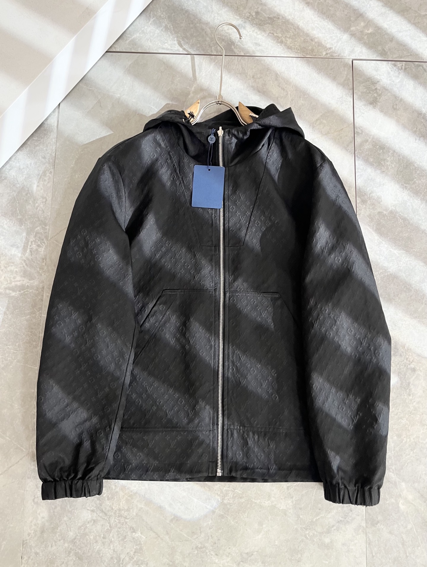 Louis Vuit*on 路易*登 2025秋冬新款轻奢Monogram立体暗纹工艺男女同款👫双面穿夹