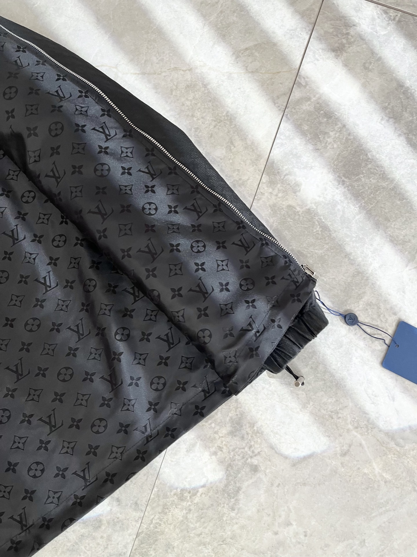 Louis Vuit*on 路易*登 2025秋冬新款轻奢Monogram立体暗纹工艺男女同款👫双面穿夹