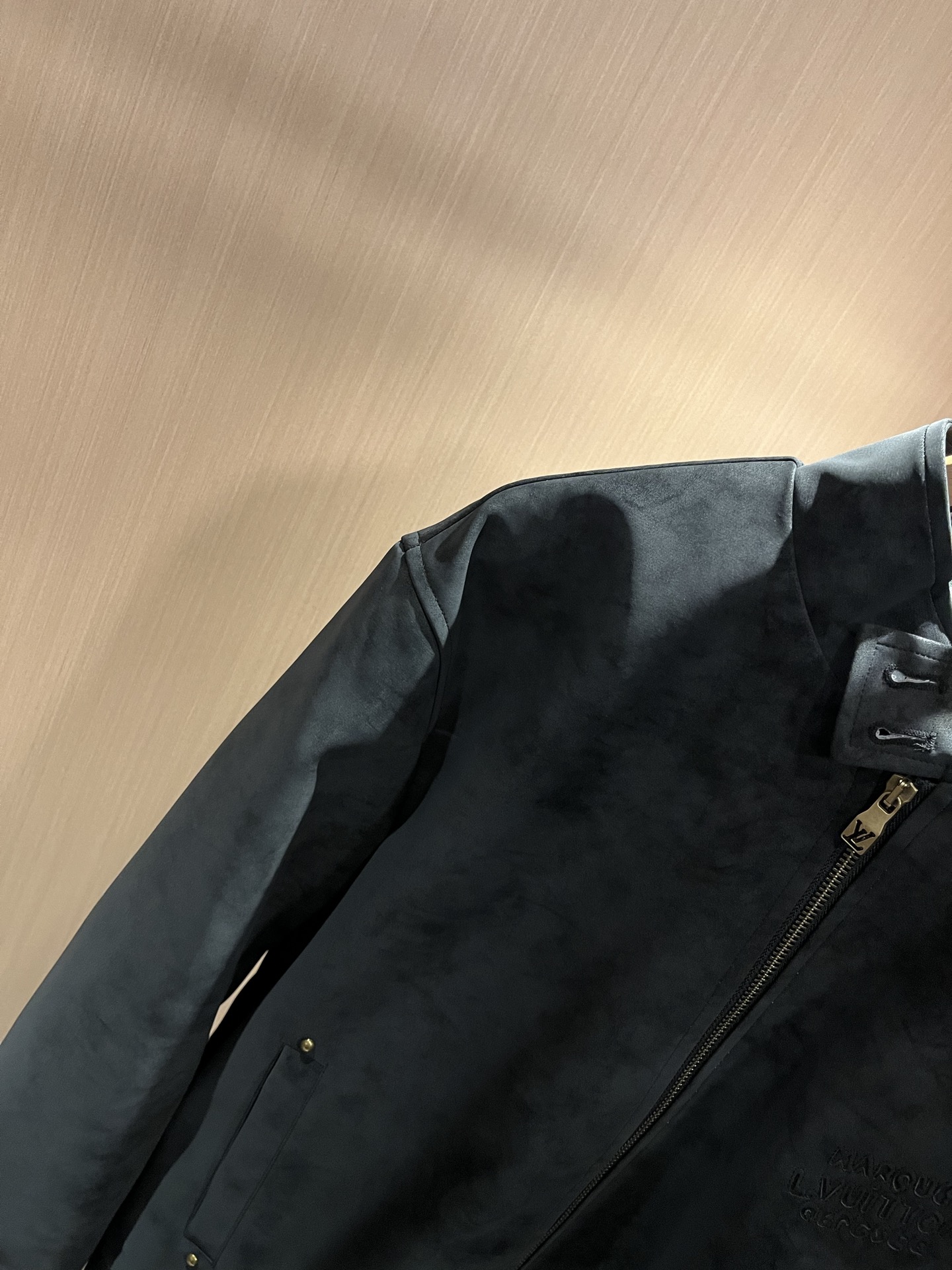 Louis Vuit*on 路易*登 2025秋冬新款轻奢男女同款👫洗水皮夹克外套，路易家族的新高端，细