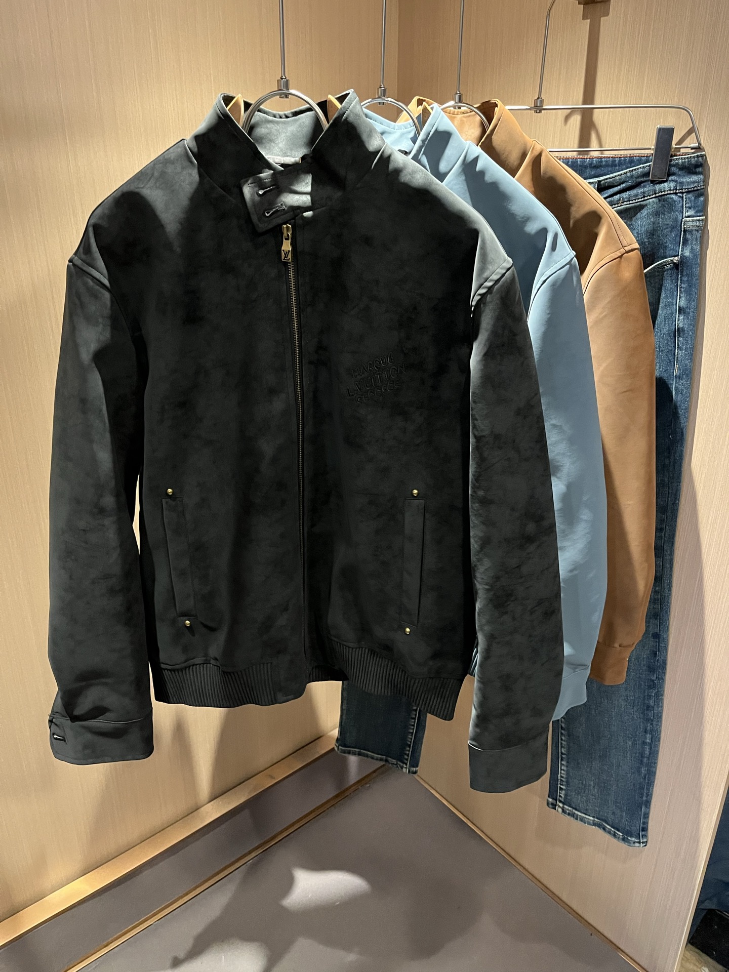 Louis Vuit*on 路易*登 2025秋冬新款轻奢男女同款👫洗水皮夹克外套，路易家族的新高端，细