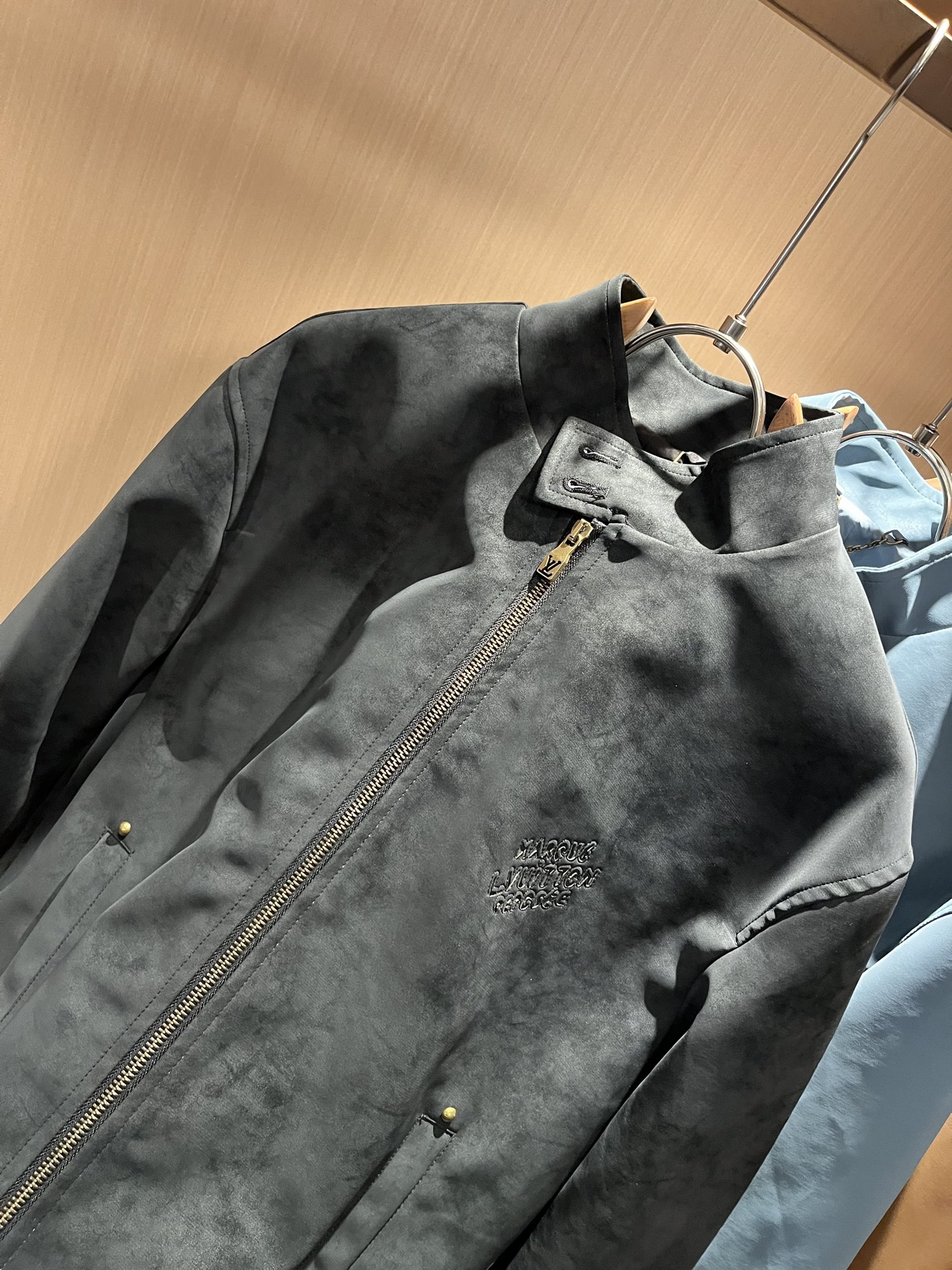 Louis Vuit*on 路易*登 2025秋冬新款轻奢男女同款👫洗水皮夹克外套，路易家族的新高端，细