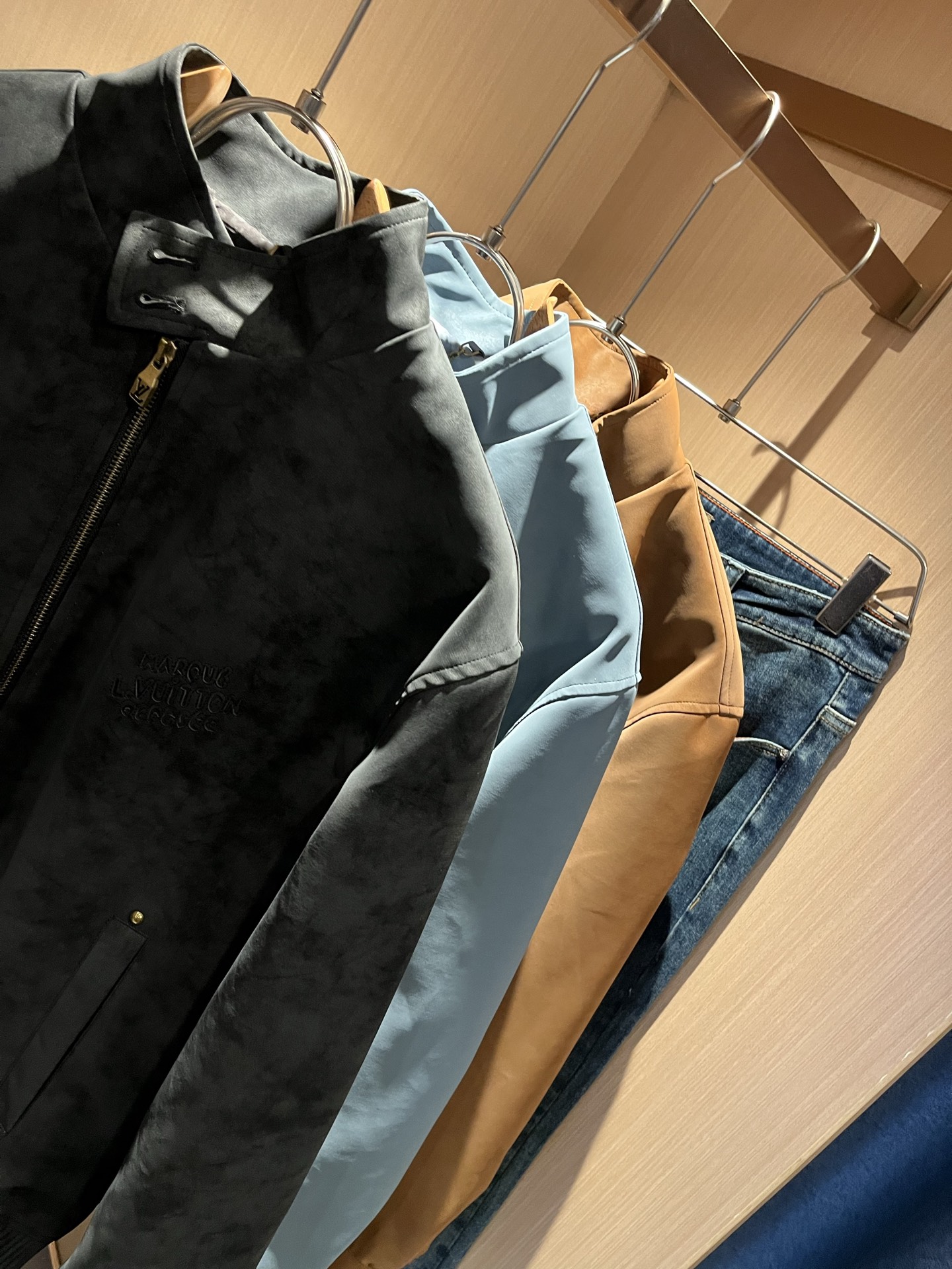 Louis Vuit*on 路易*登 2025秋冬新款轻奢男女同款👫洗水皮夹克外套，路易家族的新高端，细