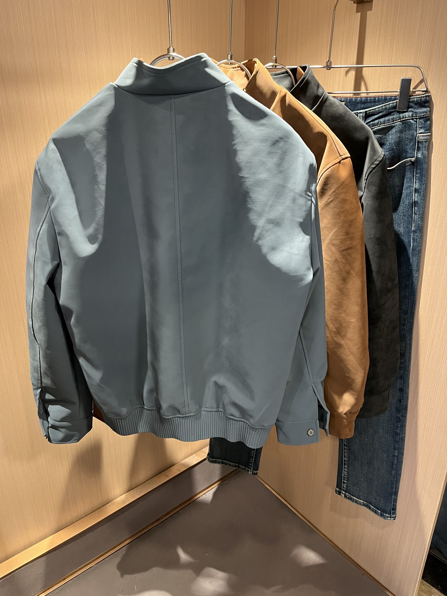 Louis Vuit*on 路易*登 2025秋冬新款轻奢男女同款👫洗水皮夹克外套，路易家族的新高端，细