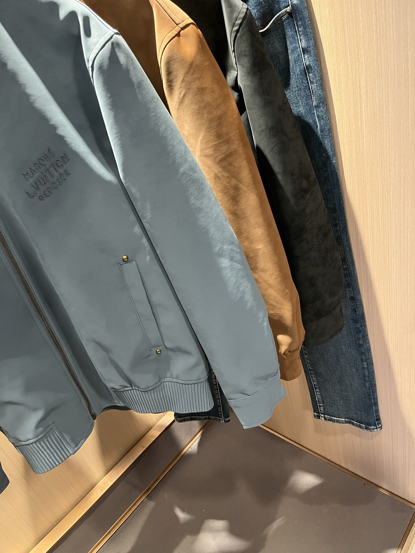 Louis Vuit*on 路易*登 2025秋冬新款轻奢男女同款👫洗水皮夹克外套，路易家族的新高端，细