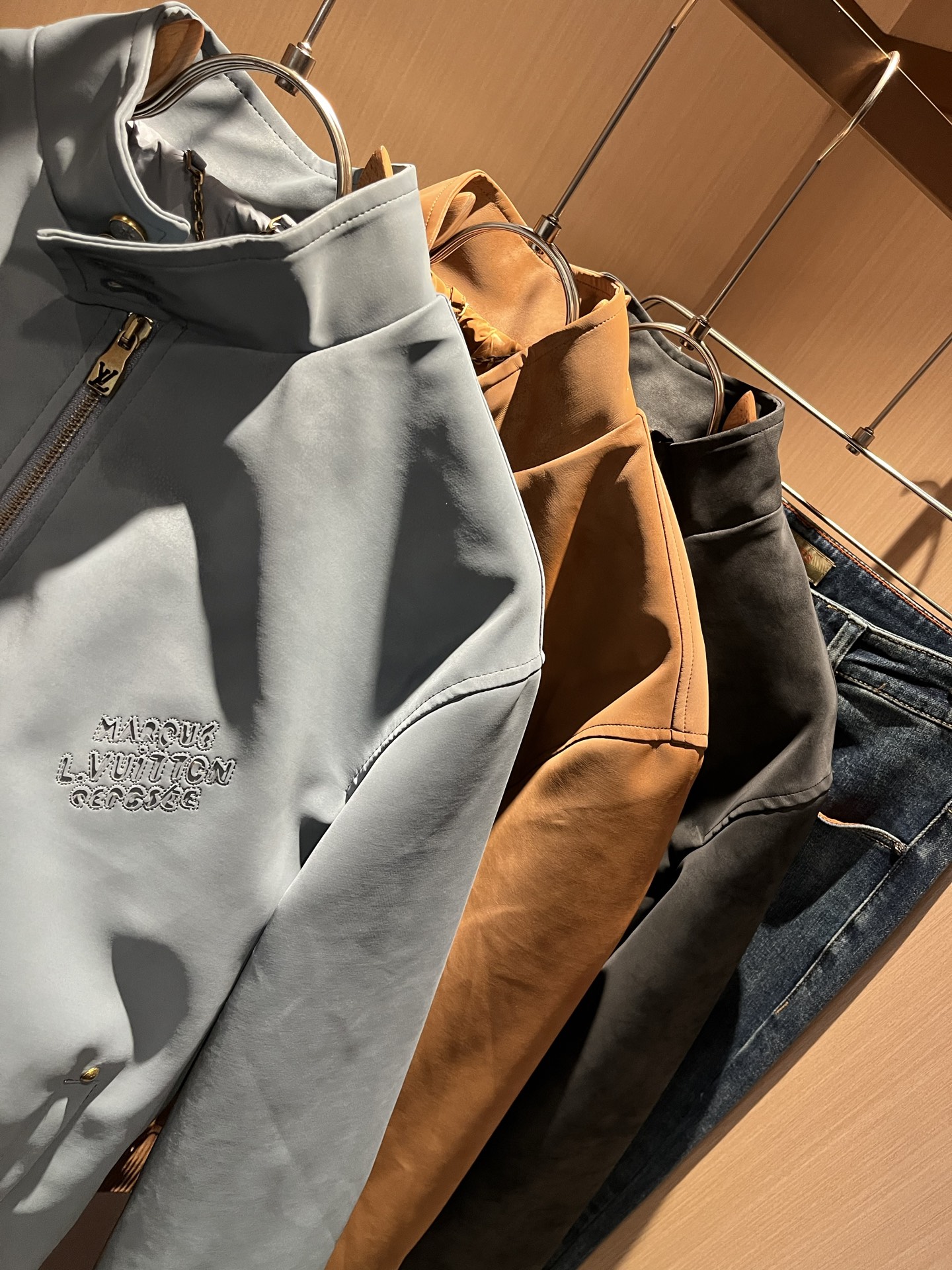 Louis Vuit*on 路易*登 2025秋冬新款轻奢男女同款👫洗水皮夹克外套，路易家族的新高端，细