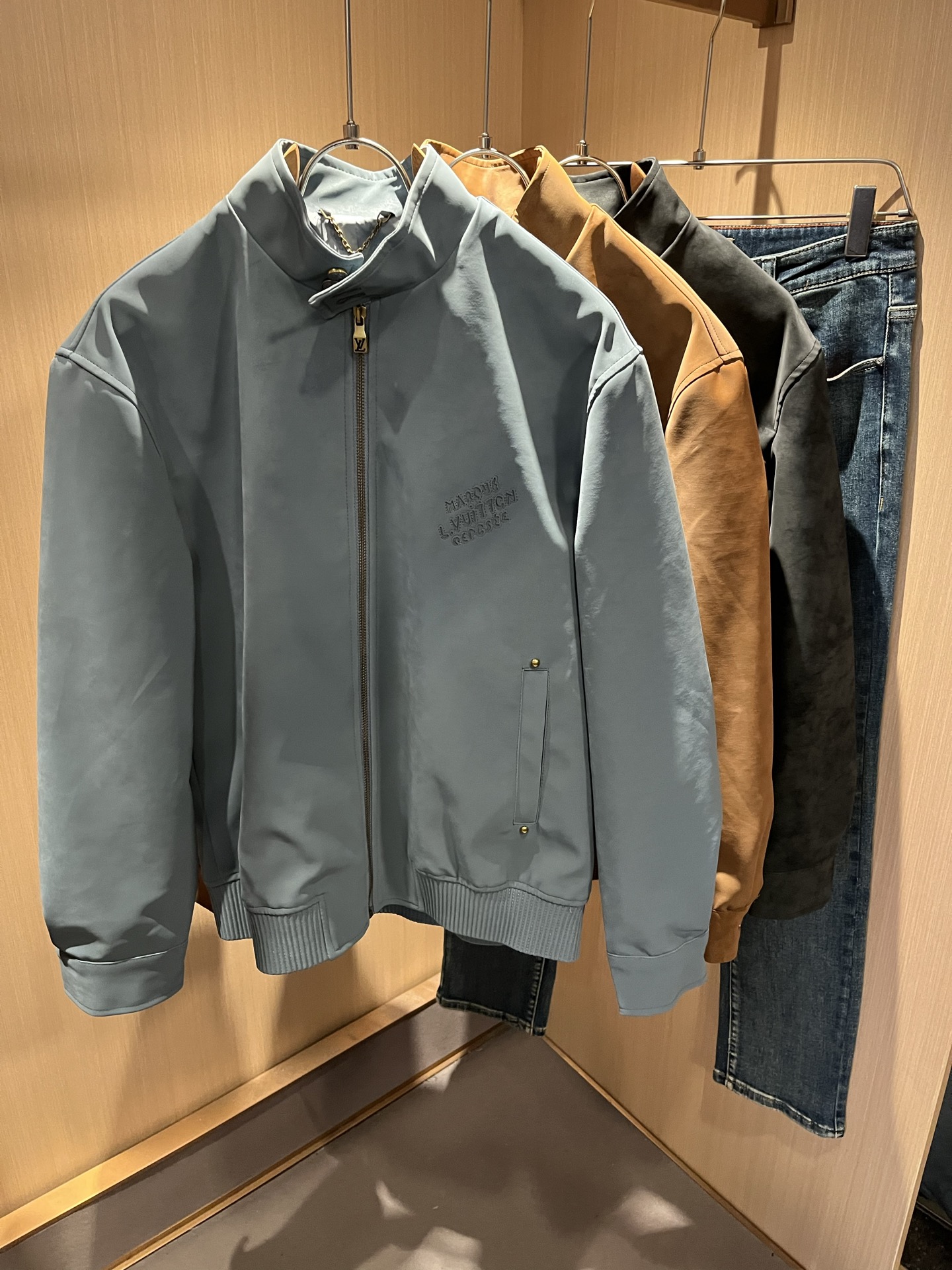Louis Vuit*on 路易*登 2025秋冬新款轻奢男女同款👫洗水皮夹克外套，路易家族的新高端，细