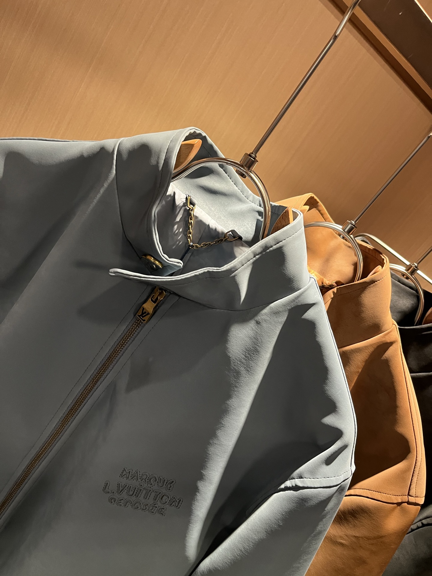 Louis Vuit*on 路易*登 2025秋冬新款轻奢男女同款👫洗水皮夹克外套，路易家族的新高端，细