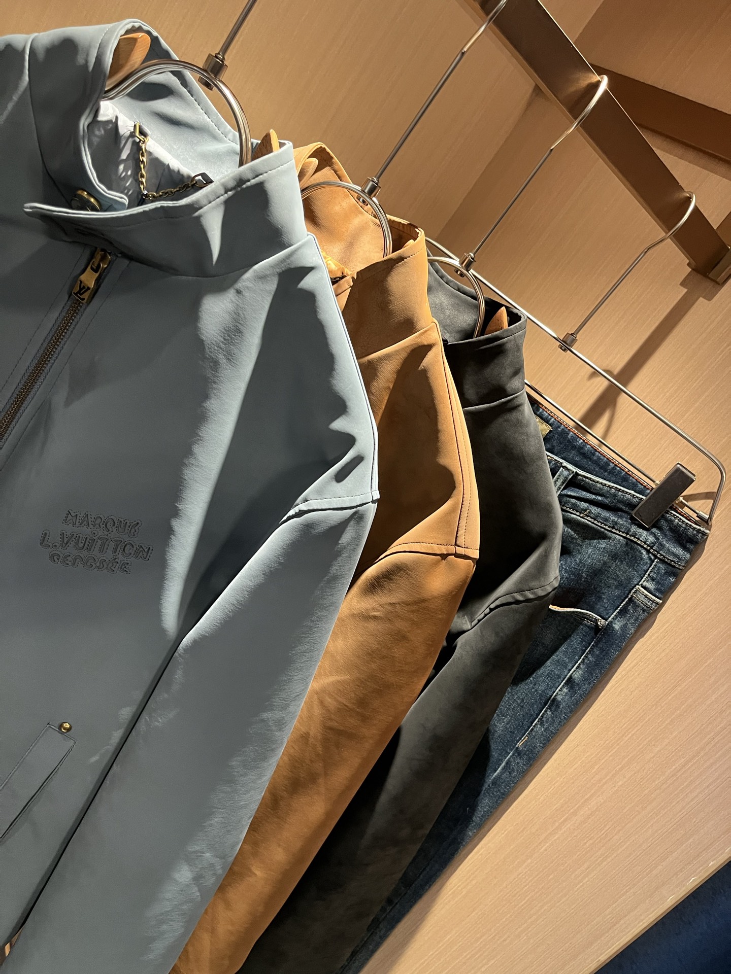 Louis Vuit*on 路易*登 2025秋冬新款轻奢男女同款👫洗水皮夹克外套，路易家族的新高端，细