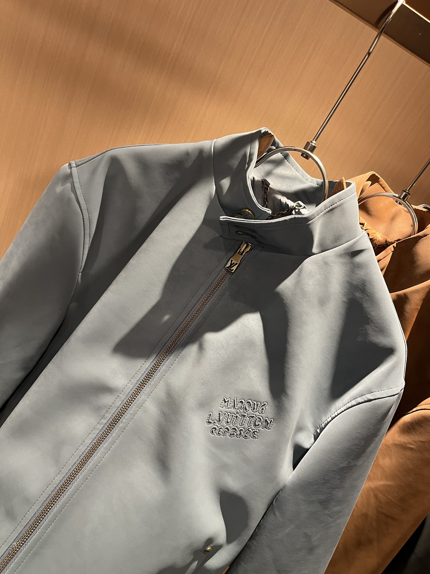 Louis Vuit*on 路易*登 2025秋冬新款轻奢男女同款👫洗水皮夹克外套，路易家族的新高端，细