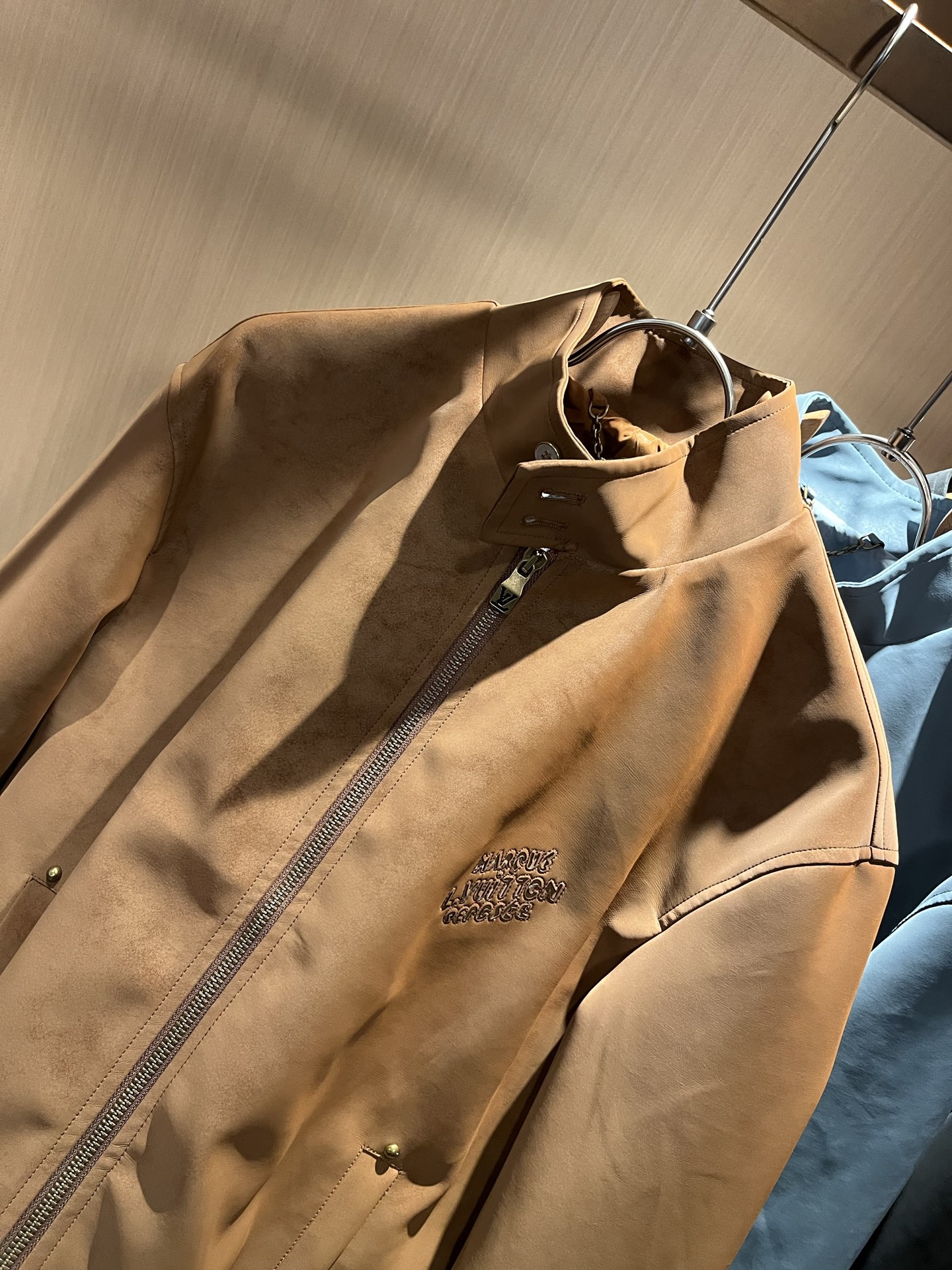 Louis Vuit*on 路易*登 2025秋冬新款轻奢男女同款👫洗水皮夹克外套，路易家族的新高端，细