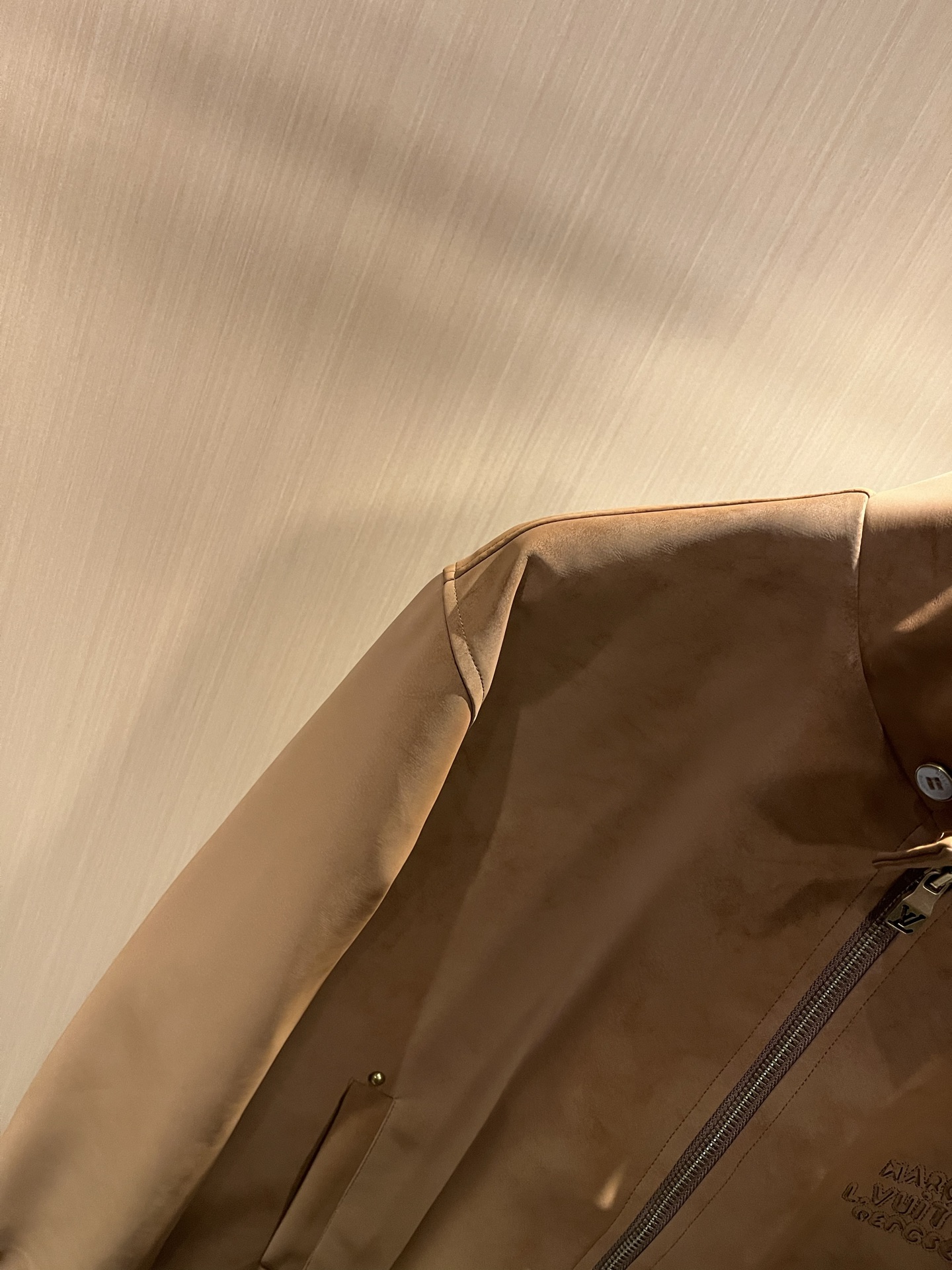 Louis Vuit*on 路易*登 2025秋冬新款轻奢男女同款👫洗水皮夹克外套，路易家族的新高端，细