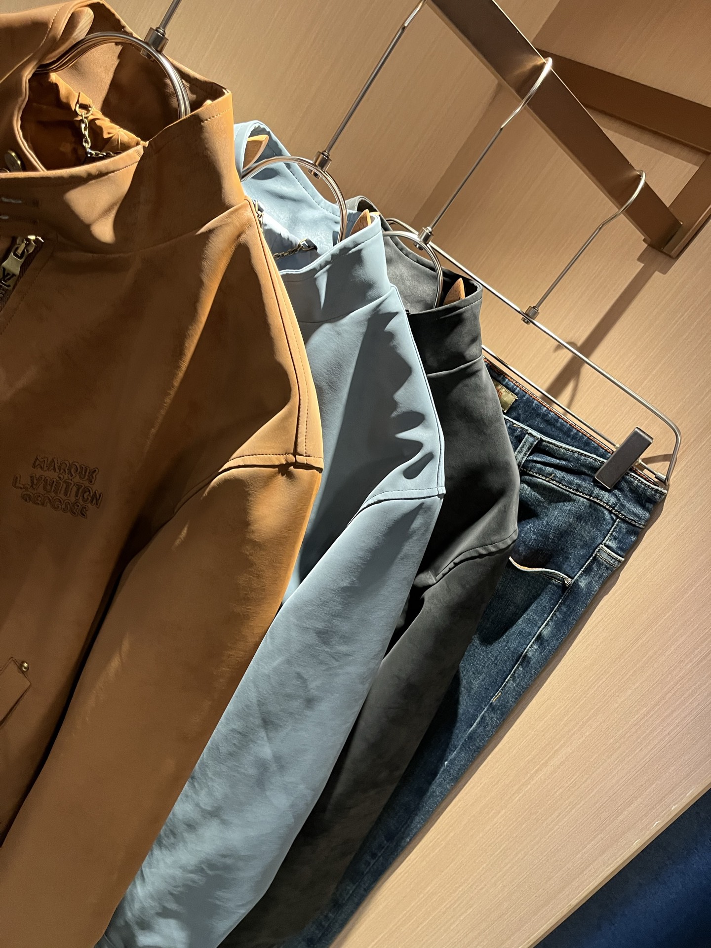 Louis Vuit*on 路易*登 2025秋冬新款轻奢男女同款👫洗水皮夹克外套，路易家族的新高端，细