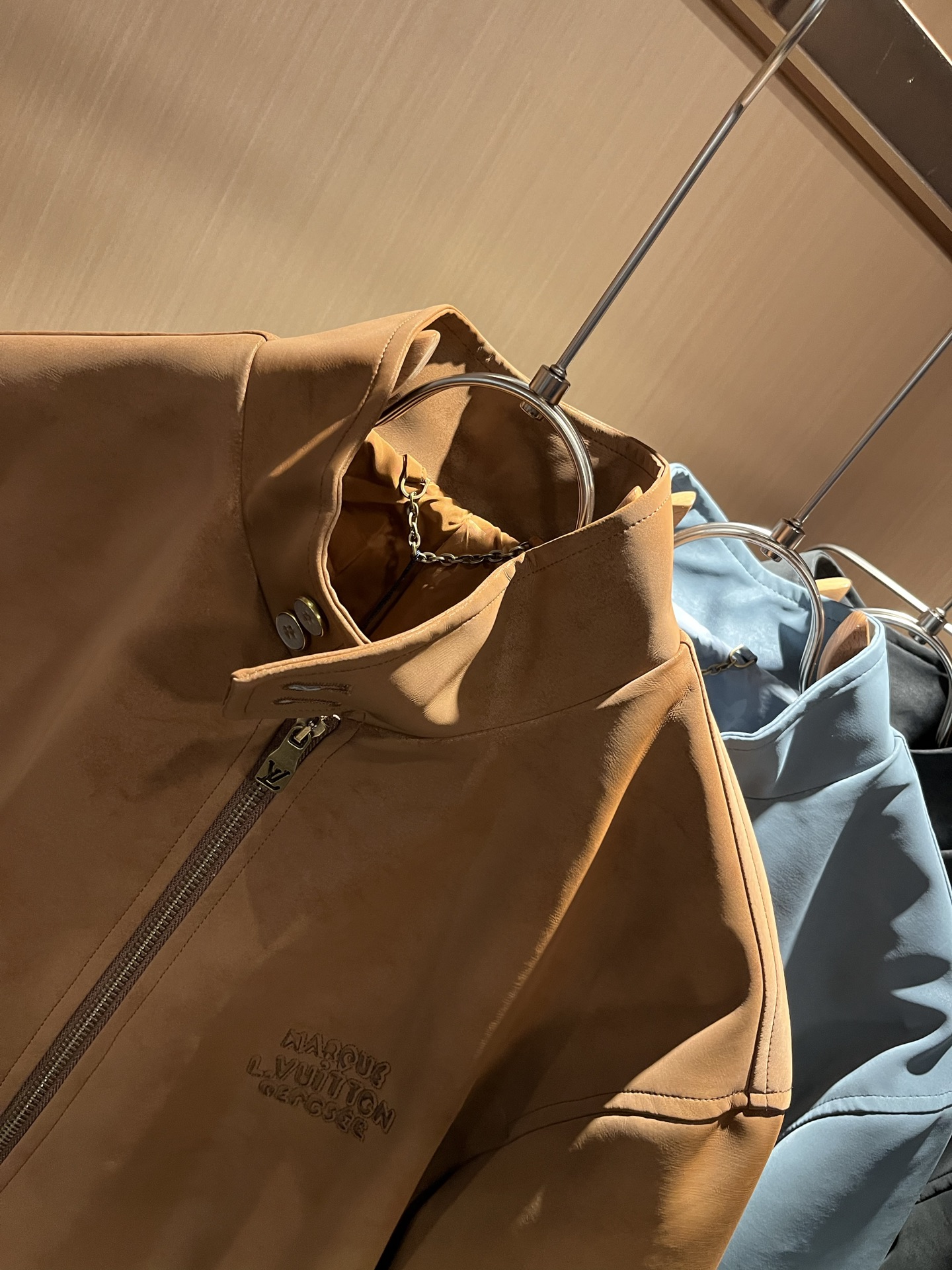 Louis Vuit*on 路易*登 2025秋冬新款轻奢男女同款👫洗水皮夹克外套，路易家族的新高端，细