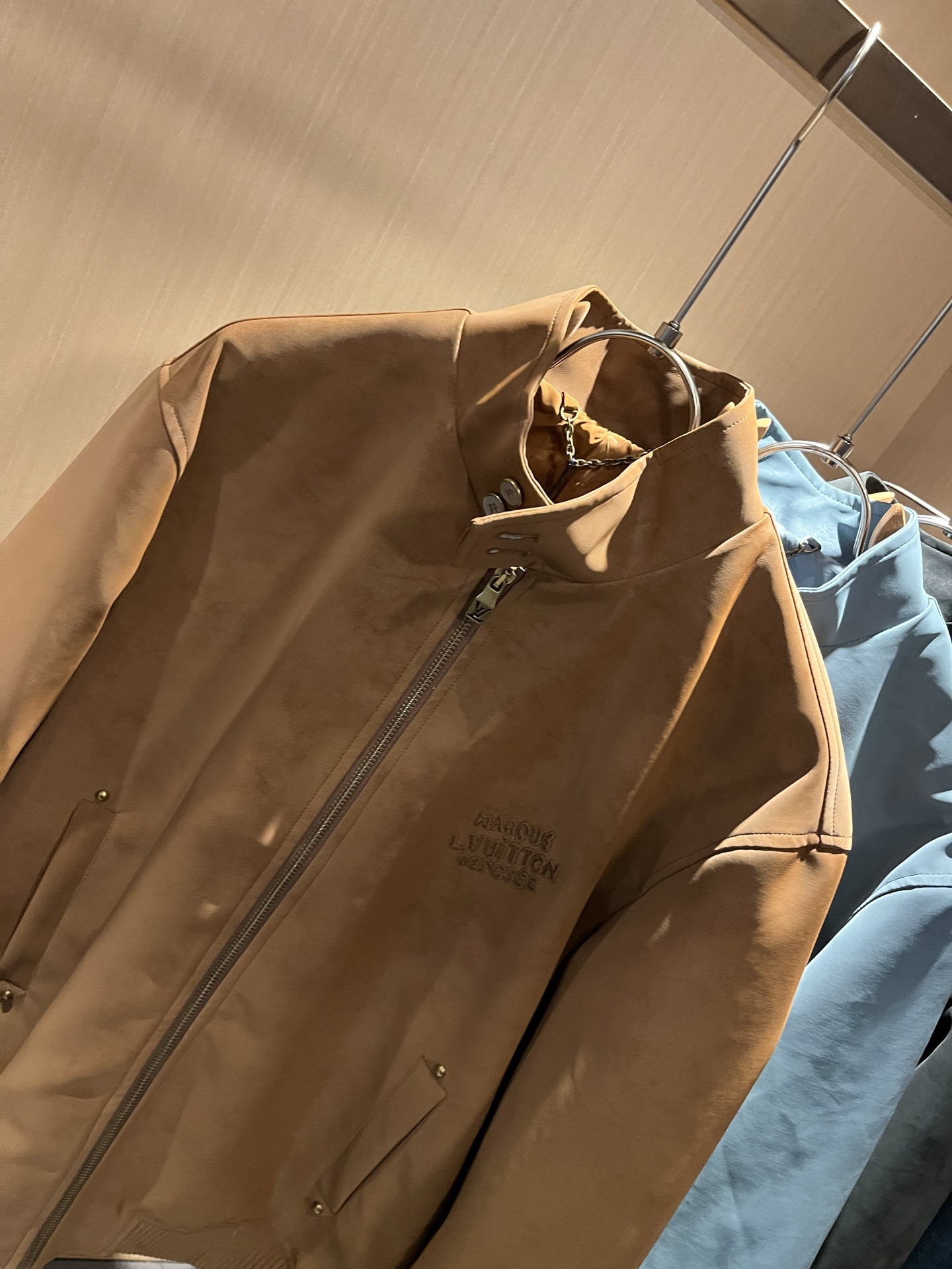 Louis Vuit*on 路易*登 2025秋冬新款轻奢男女同款👫洗水皮夹克外套，路易家族的新高端，细