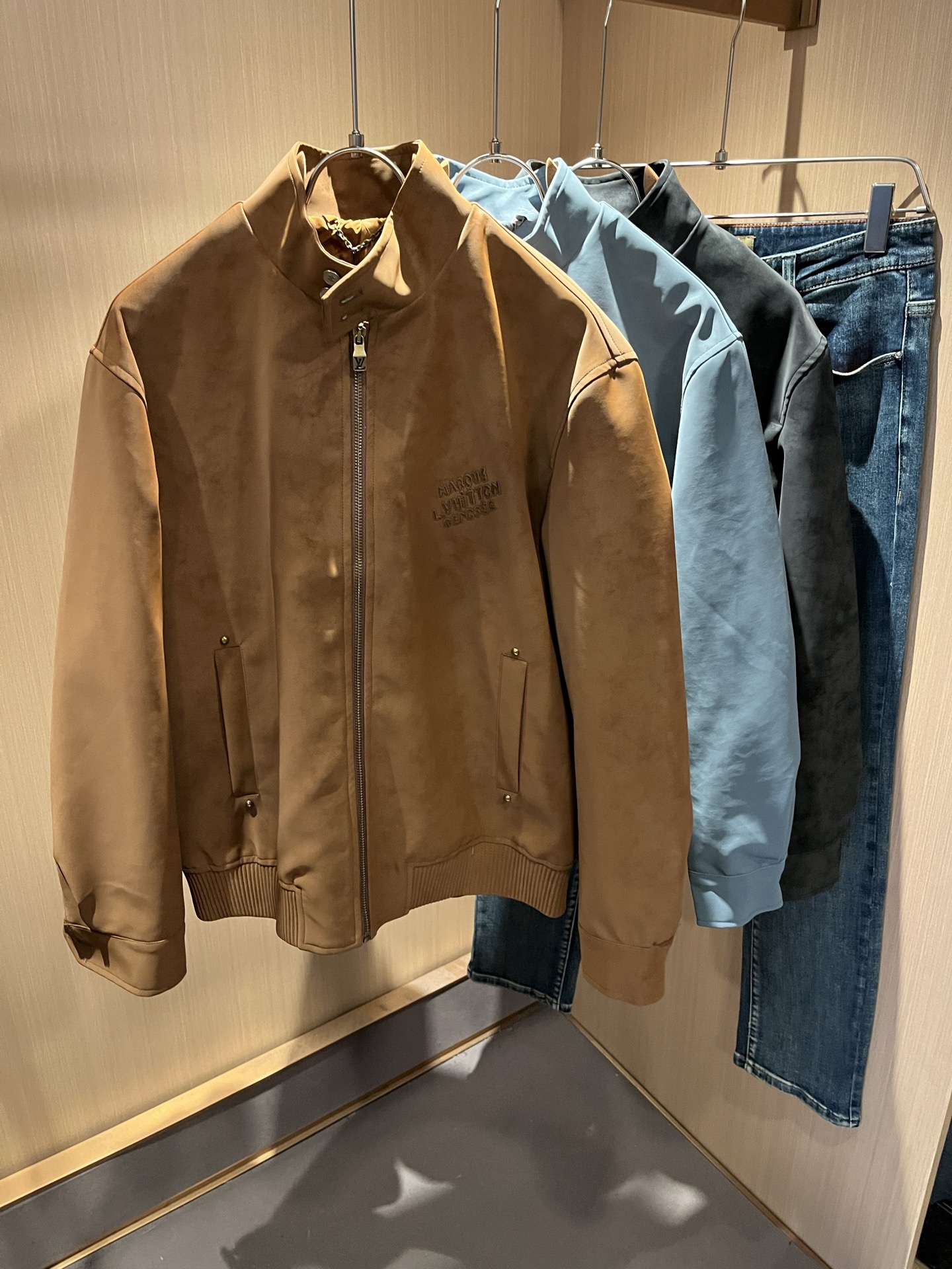 Louis Vuit*on 路易*登 2025秋冬新款轻奢男女同款👫洗水皮夹克外套，路易家族的新高端，细