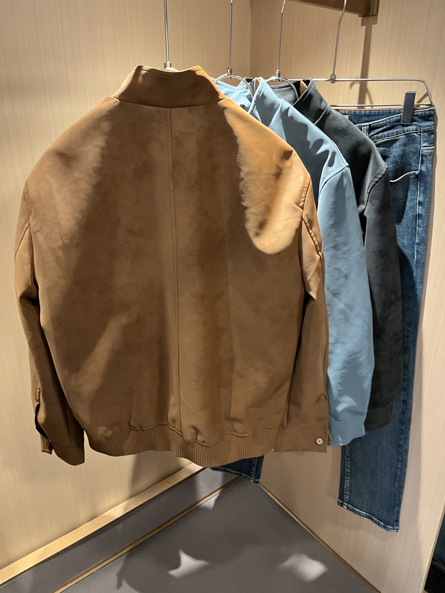 Louis Vuit*on 路易*登 2025秋冬新款轻奢男女同款👫洗水皮夹克外套，路易家族的新高端，细