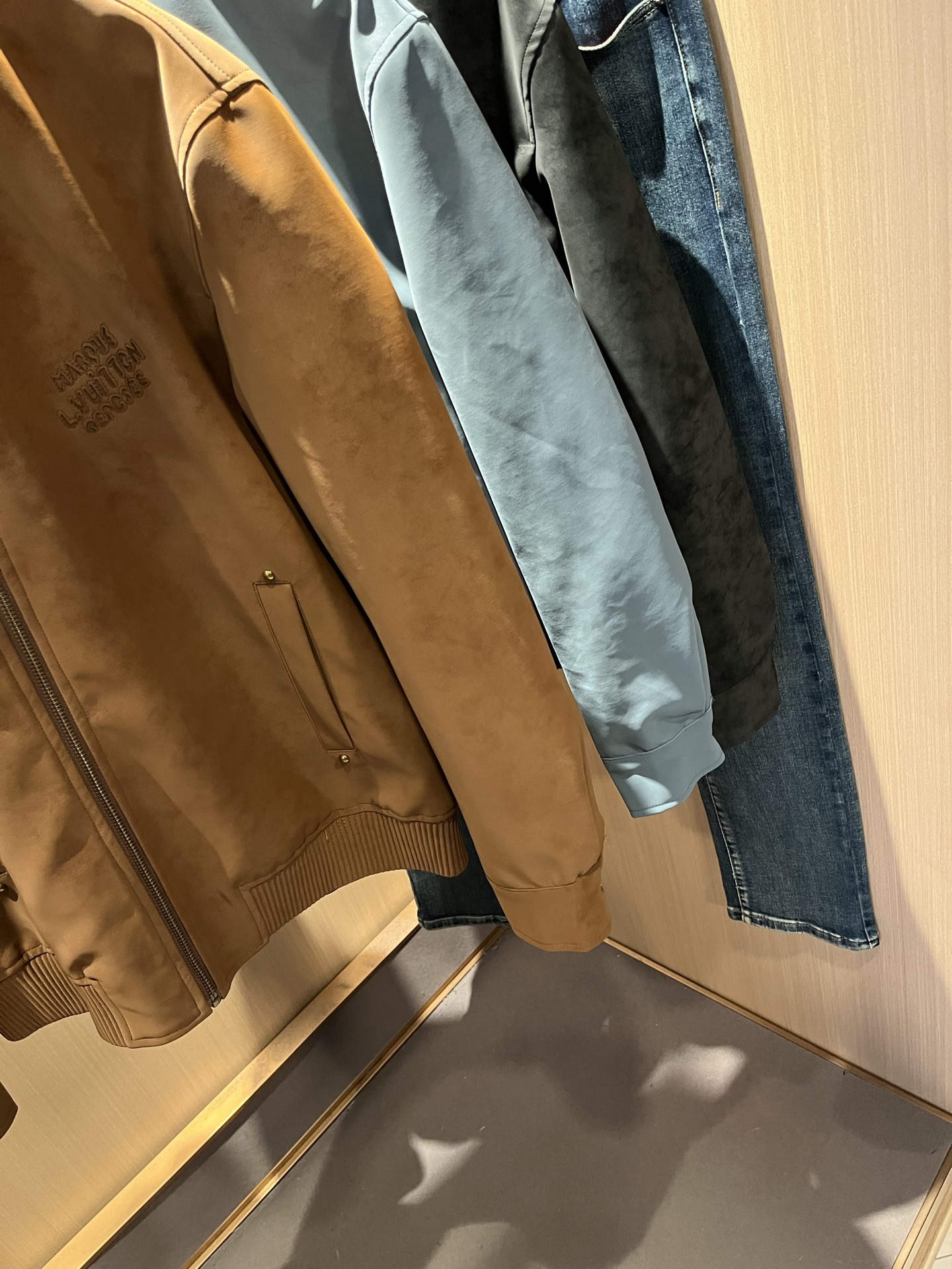 Louis Vuit*on 路易*登 2025秋冬新款轻奢男女同款👫洗水皮夹克外套，路易家族的新高端，细