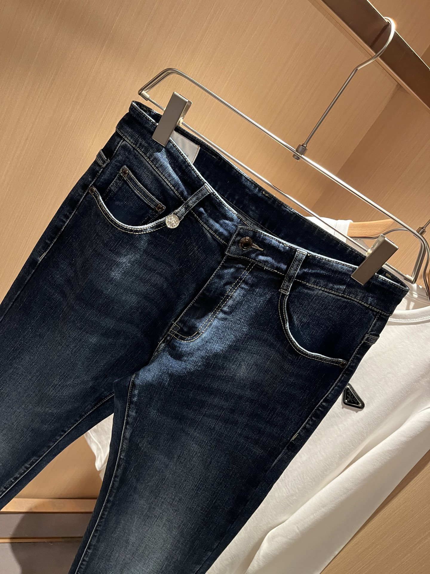 BURBER*Y巴*莉 2025秋冬新品男士高端休闲百搭牛仔裤！对于BUR粉丝来说，这样大气的经典设计足