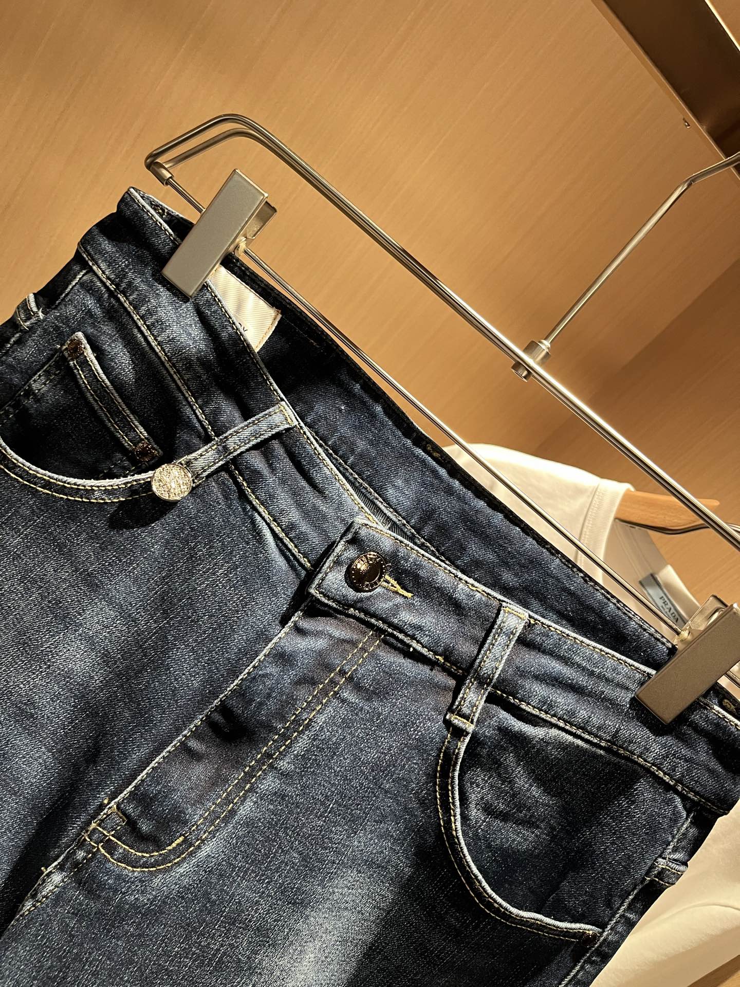 BURBER*Y巴*莉 2025秋冬新品男士高端休闲百搭牛仔裤！对于BUR粉丝来说，这样大气的经典设计足