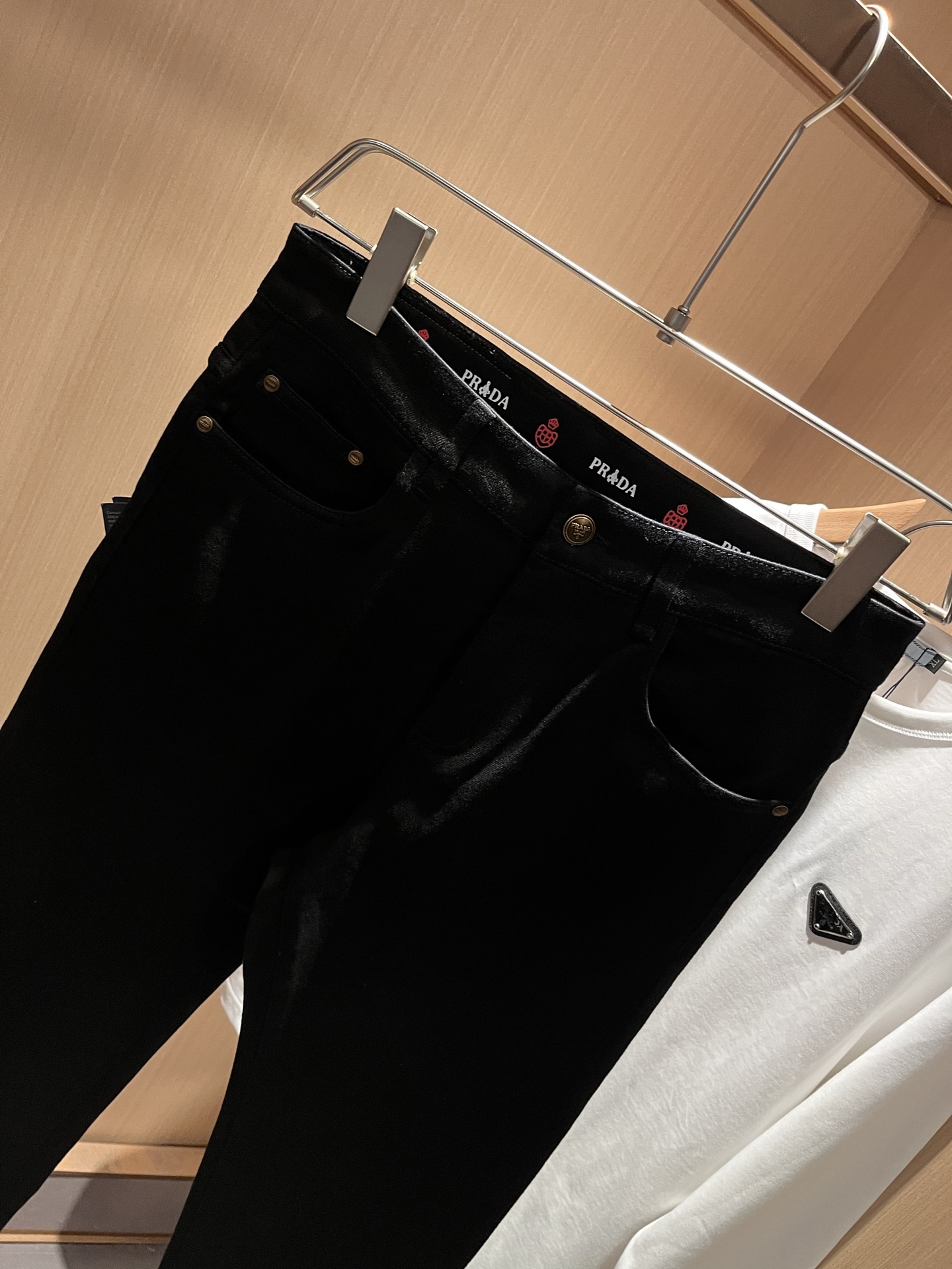 PRA*DA普*达 2025春夏新款男士休闲牛仔裤，高端品质之选……一款休闲裤兼备的百搭裤装，也是男士衣