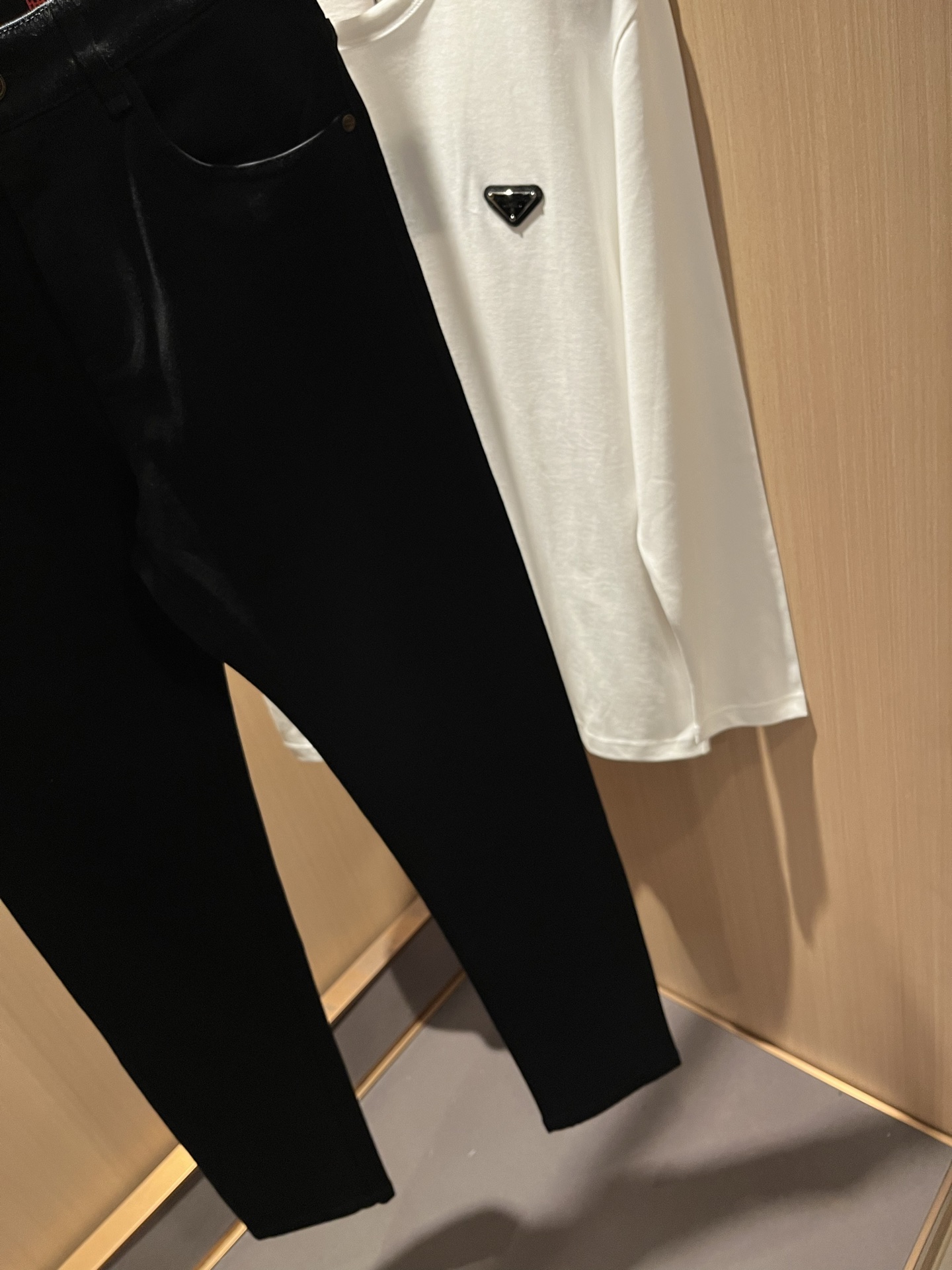 PRA*DA普*达 2025春夏新款男士休闲牛仔裤，高端品质之选……一款休闲裤兼备的百搭裤装，也是男士衣