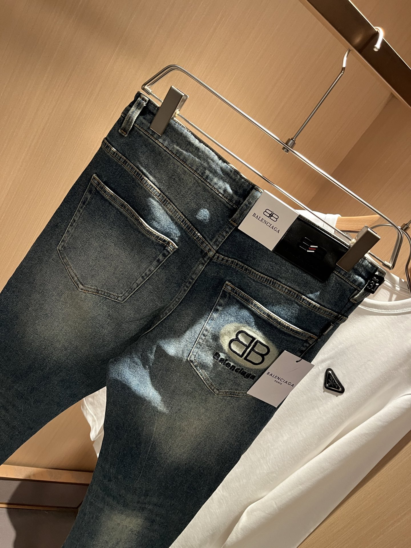 Balenci*ga巴黎*家 2025秋冬新款牛仔裤。B家的牛仔裤也是属一属二的.产出的牛仔也都是顶级的