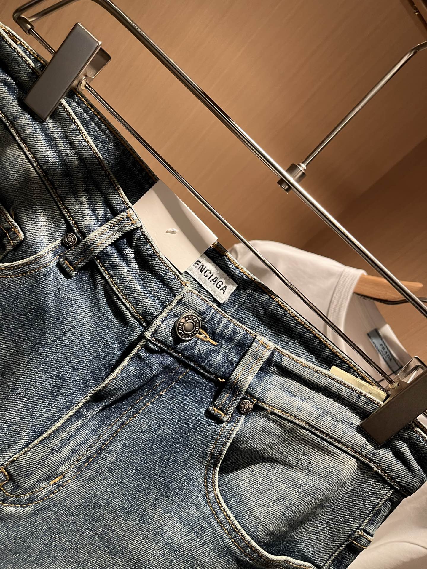 Balenci*ga巴黎*家 2025秋冬新款牛仔裤。B家的牛仔裤也是属一属二的.产出的牛仔也都是顶级的