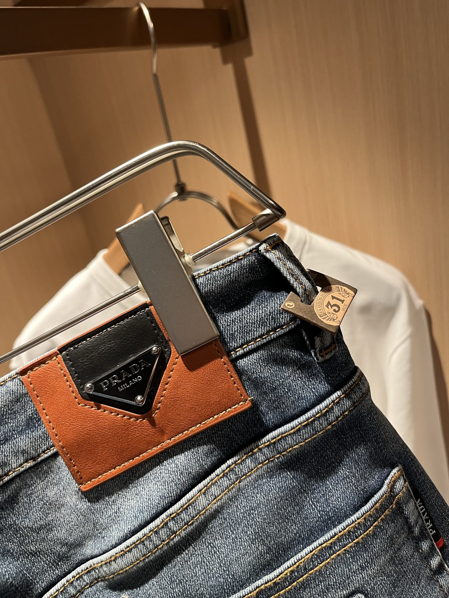 PRA*DA普*达 2025春夏新款男士休闲牛仔裤，高端品质之选……一款休闲裤兼备的百搭裤装，也是男士衣