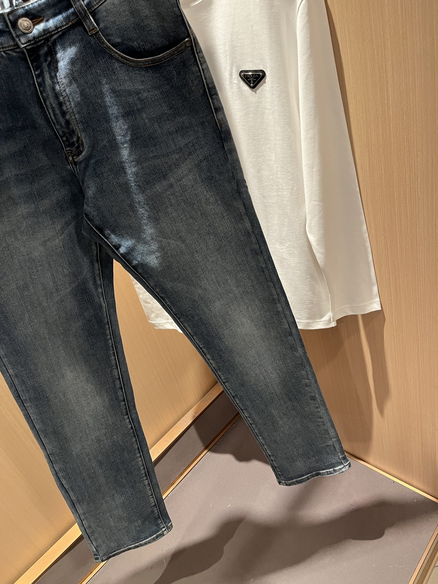 PRA*DA普*达 2025春夏新款男士休闲牛仔裤，高端品质之选……一款休闲裤兼备的百搭裤装，也是男士衣