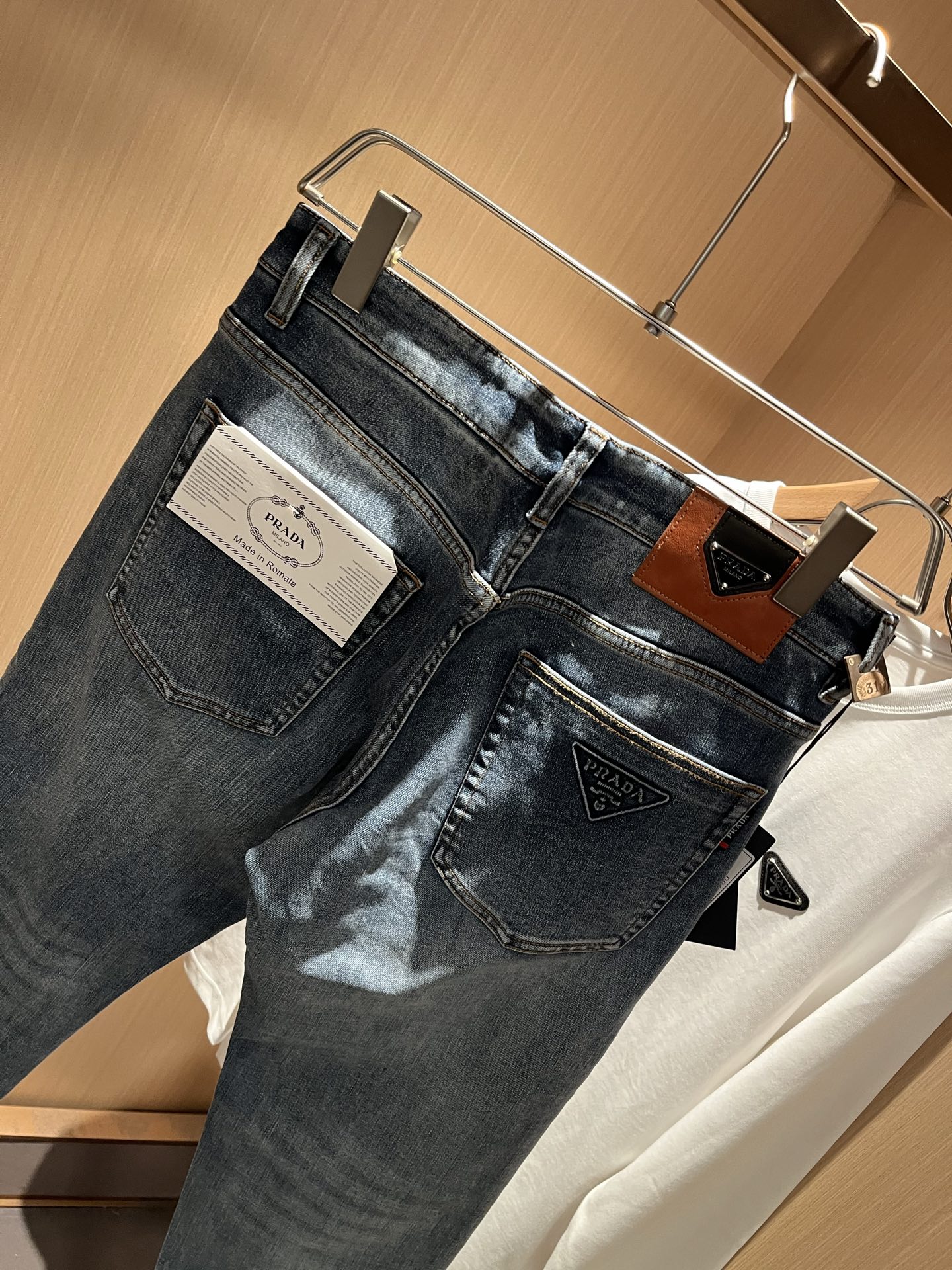 PRA*DA普*达 2025春夏新款男士休闲牛仔裤，高端品质之选……一款休闲裤兼备的百搭裤装，也是男士衣