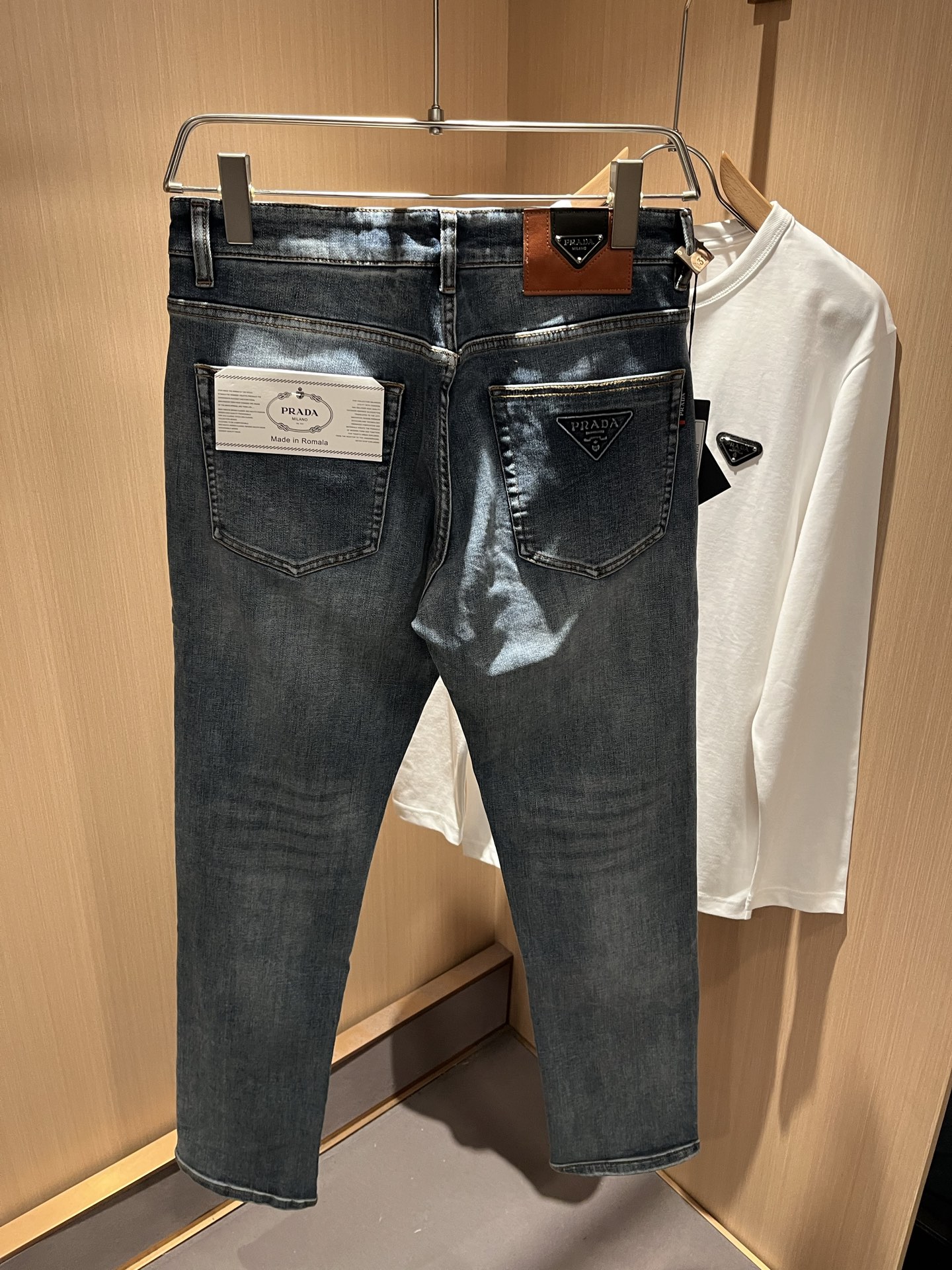 PRA*DA普*达 2025春夏新款男士休闲牛仔裤，高端品质之选……一款休闲裤兼备的百搭裤装，也是男士衣