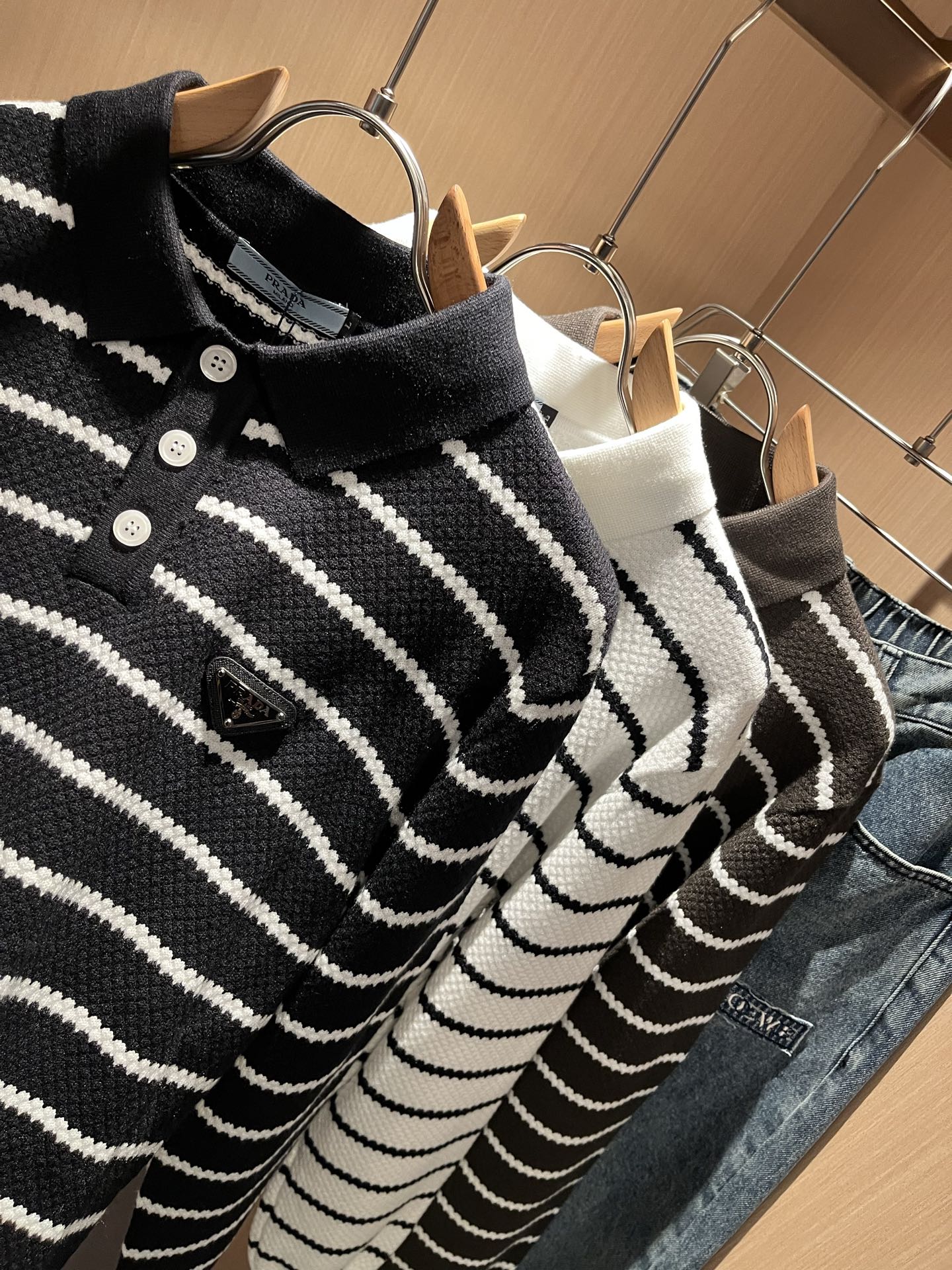 PRAD*A普*达2025秋冬新款男士针织羊毛衫，最新款全网独家首上！！~既经典有时尚百搭，谁不爱啊，将