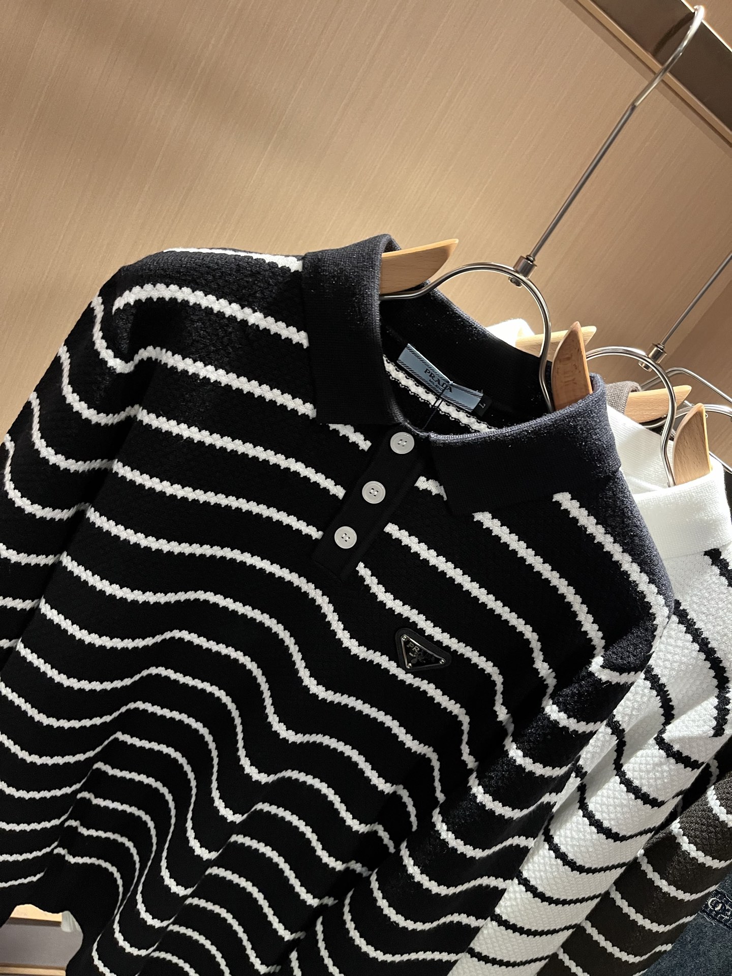 PRAD*A普*达2025秋冬新款男士针织羊毛衫，最新款全网独家首上！！~既经典有时尚百搭，谁不爱啊，将