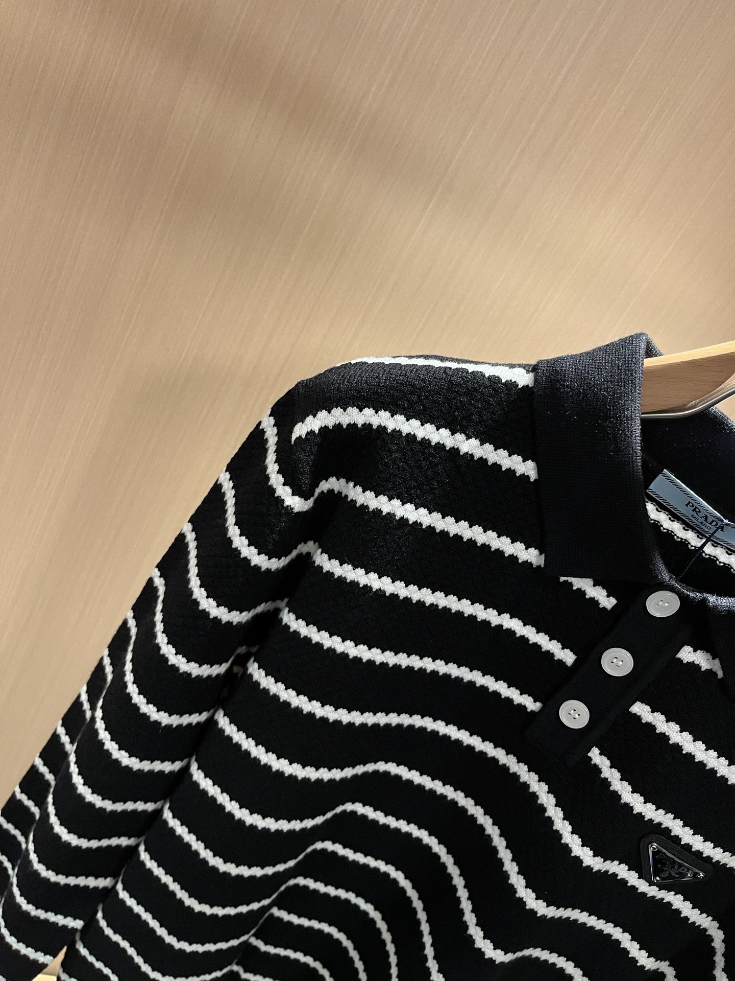 PRAD*A普*达2025秋冬新款男士针织羊毛衫，最新款全网独家首上！！~既经典有时尚百搭，谁不爱啊，将