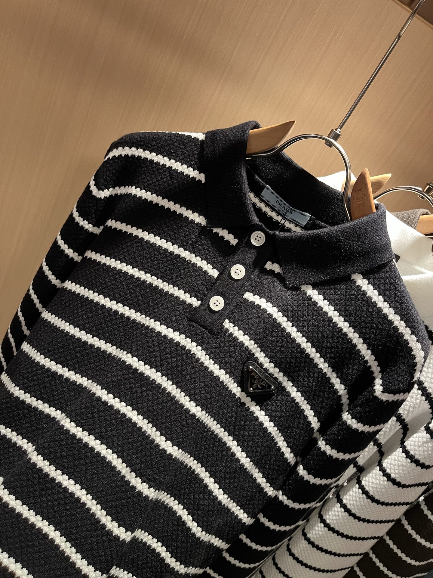 PRAD*A普*达2025秋冬新款男士针织羊毛衫，最新款全网独家首上！！~既经典有时尚百搭，谁不爱啊，将