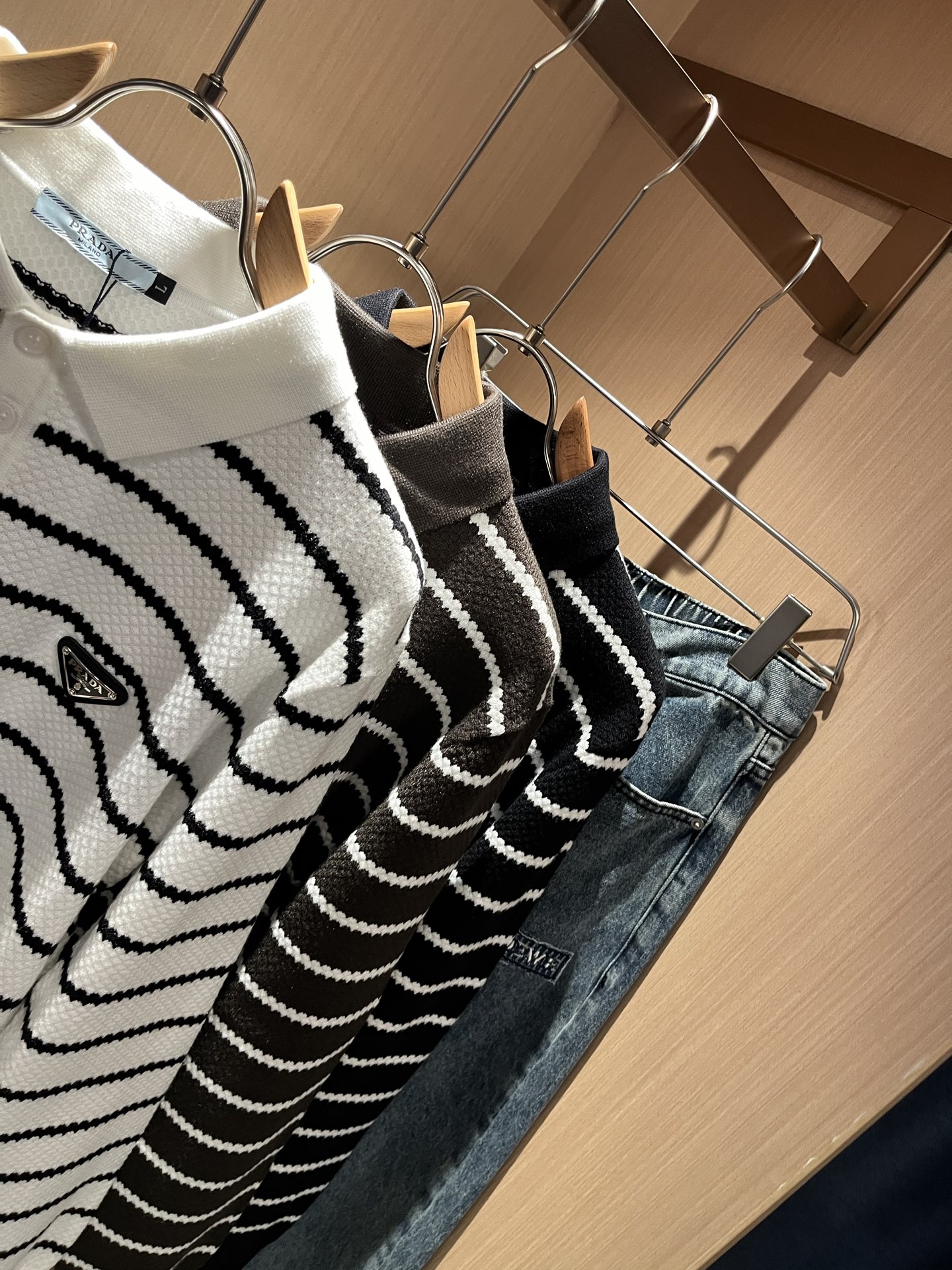 PRAD*A普*达2025秋冬新款男士针织羊毛衫，最新款全网独家首上！！~既经典有时尚百搭，谁不爱啊，将