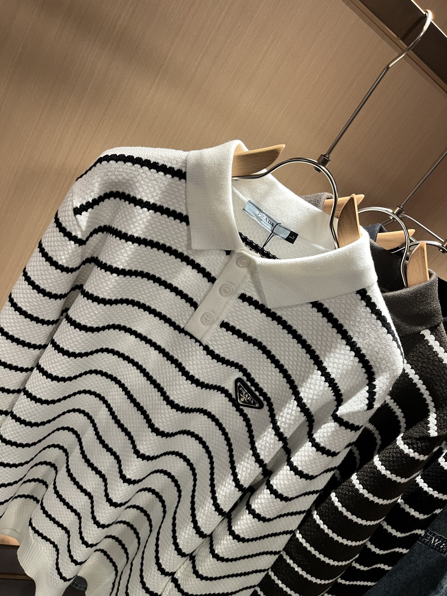 PRAD*A普*达2025秋冬新款男士针织羊毛衫，最新款全网独家首上！！~既经典有时尚百搭，谁不爱啊，将